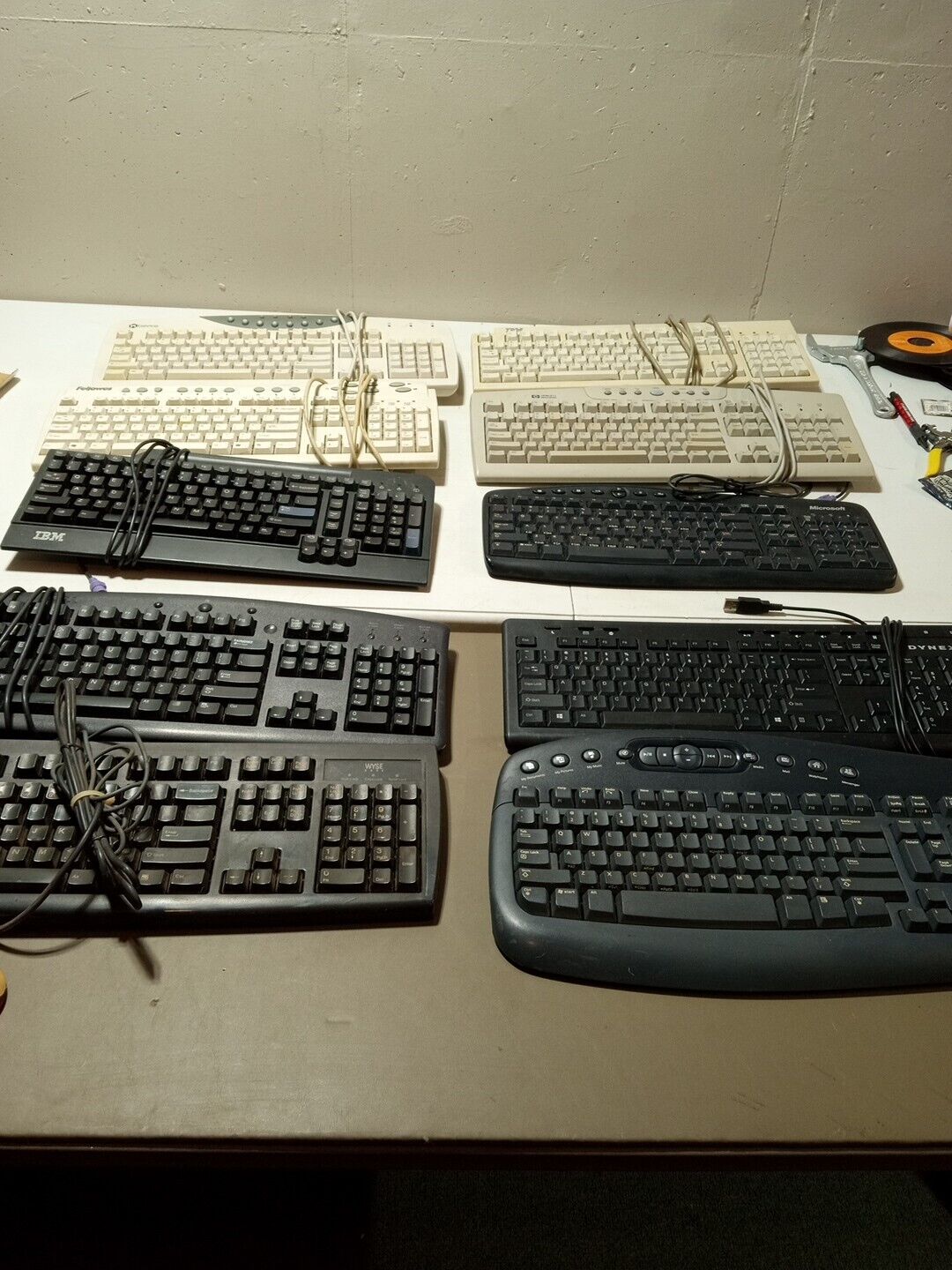 10 X Vintage Keyboards IBM, Gateway,Dell,Wyse, Hewlett Packard,Fellows,Dynex