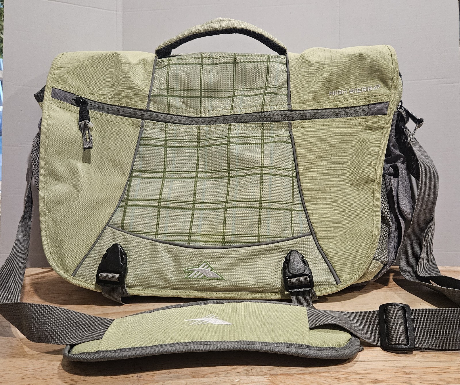 High Sierra Messenger Laptop Bag Light Green Plaid + Gray Lots Of Pockets Large