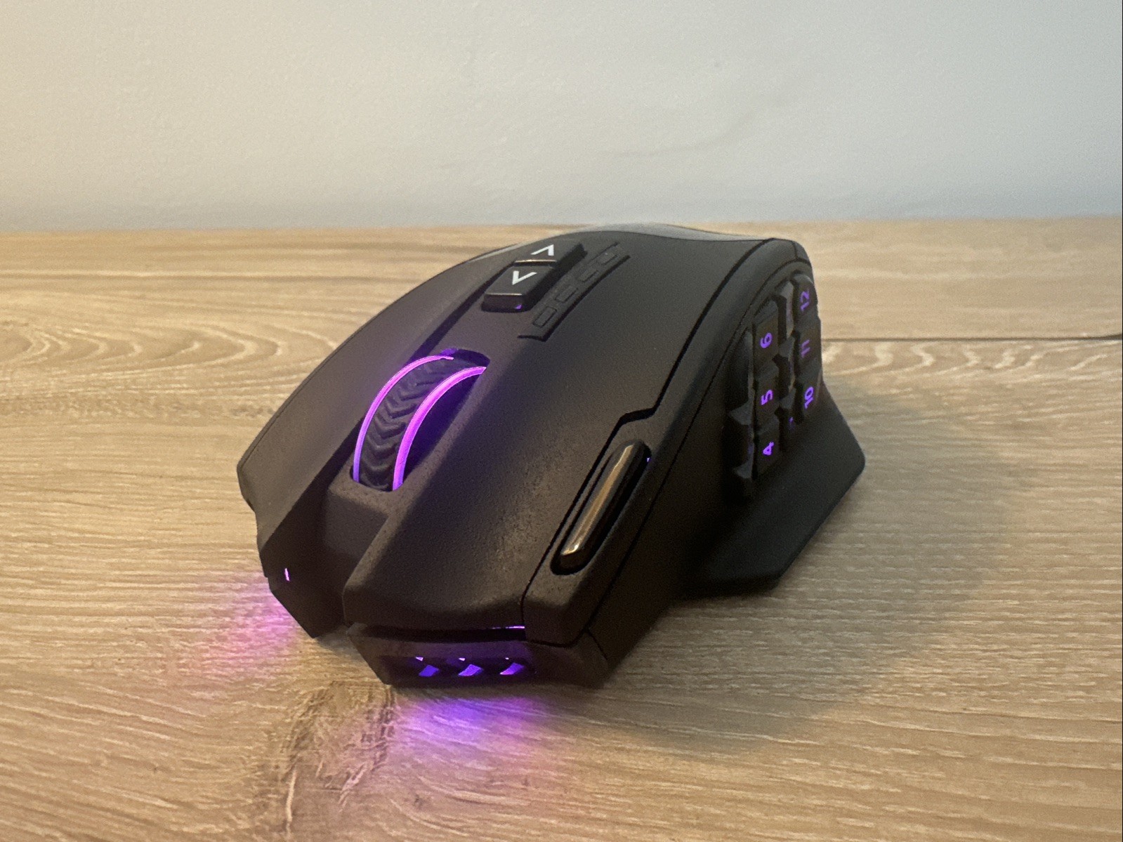 UtechSmart Venus Pro Wireless MMO Gaming Mouse - 16000 DPI RGB16 Buttons