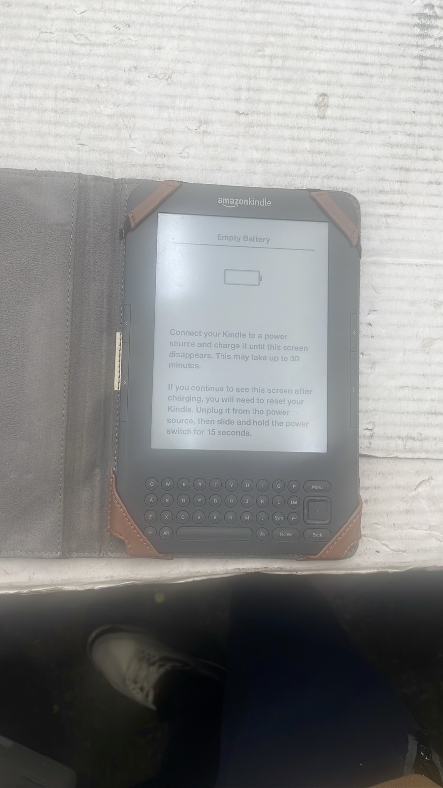 Amazon Kindle Keyboard 3rd Gen 6-Inch E-Ink eReader