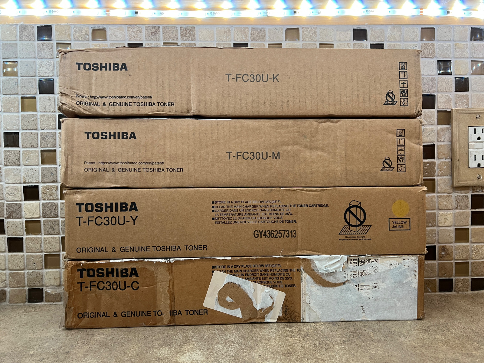 SET OF 4 GENUINE TOSHIBA T-FC30U-K/T-FC30U-C/T-FC30U-Y/T-FC30U-M TONER
