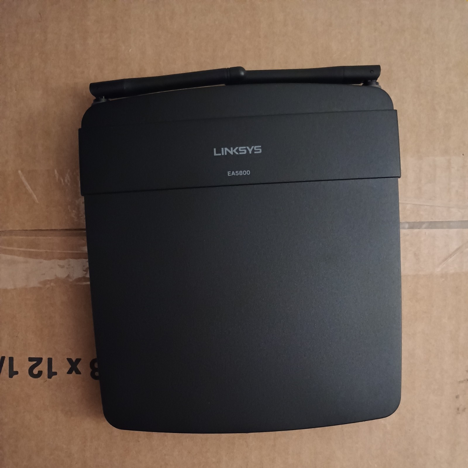 Linksys EA5800 Dual-Band Fast Ethernet USB 2.0 Wi-Fi Wireless Router