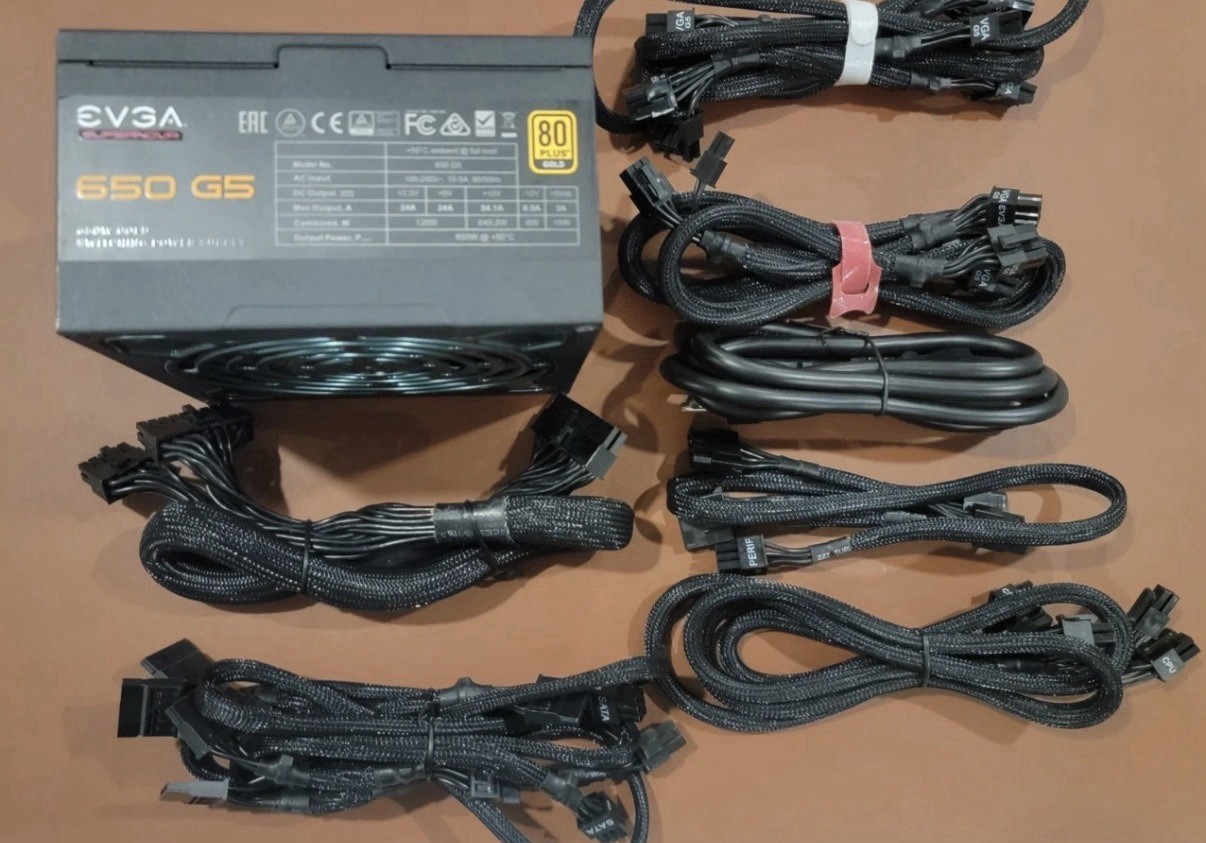 EVGA SuperNOVA 650 G5 80 Plus Gold 650W Fully Modular Power Supply and Cables