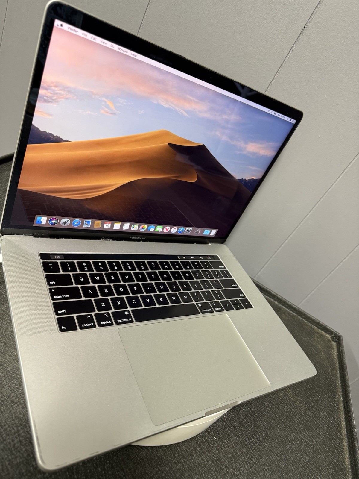 Apple MacBook Pro 15.4” 2019 A1990 i7 2.6GHz 16GB RAM 256GB SSD Silver