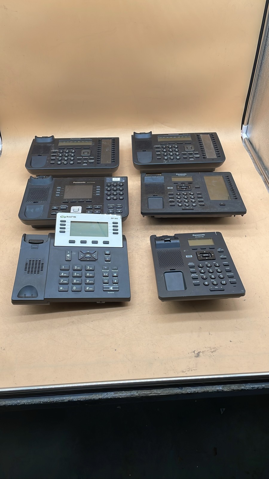 Panasonic KX-UT133-B KX-UTG200B KX-HDV230 & Zultys ZIP 36G Base Units Lot of 6