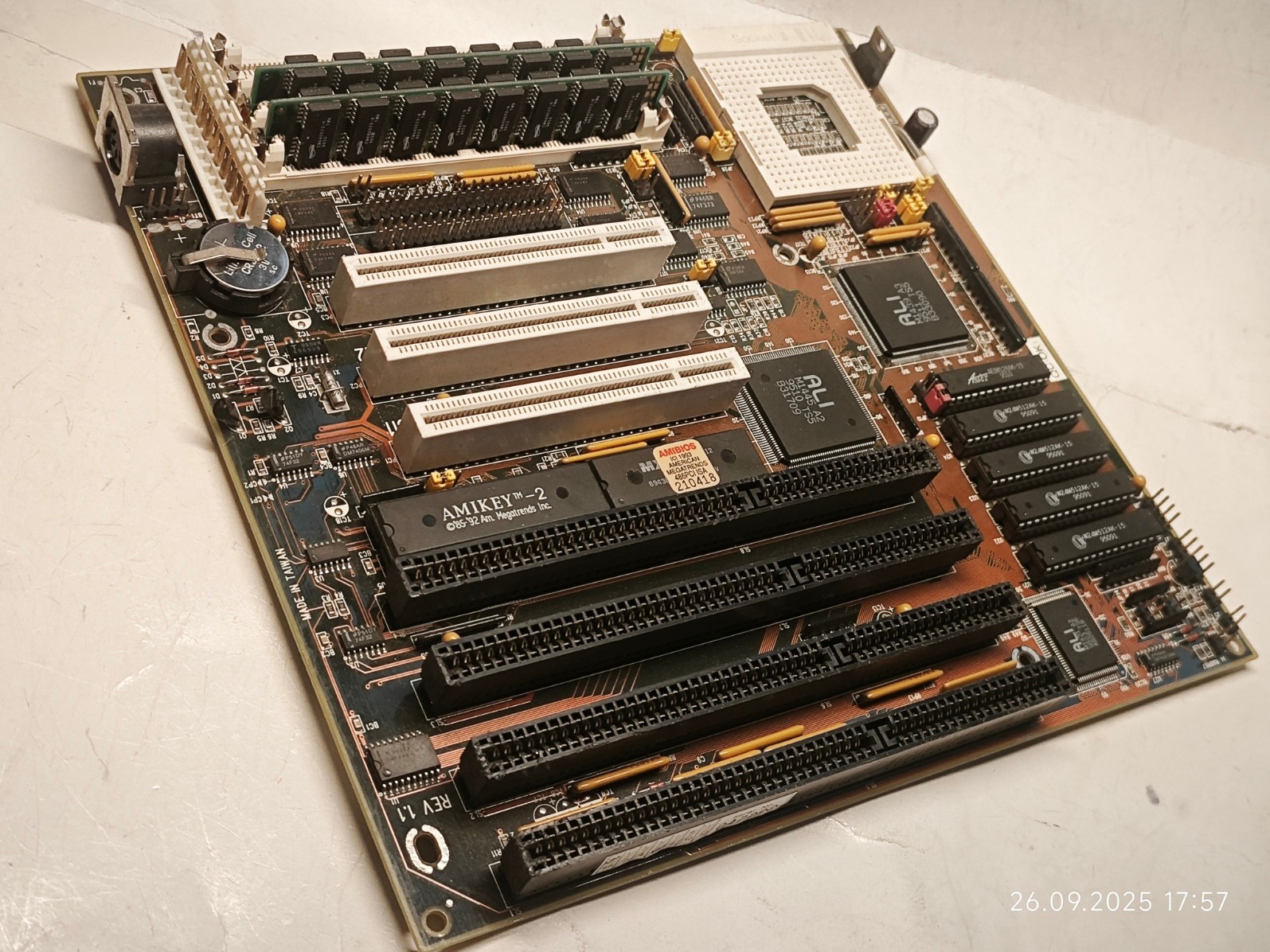 Socket 3 Lucky Star ALI M1445 P.I. Rev 1.1 Motherboard  (ALi M1439/45) + 16 MB