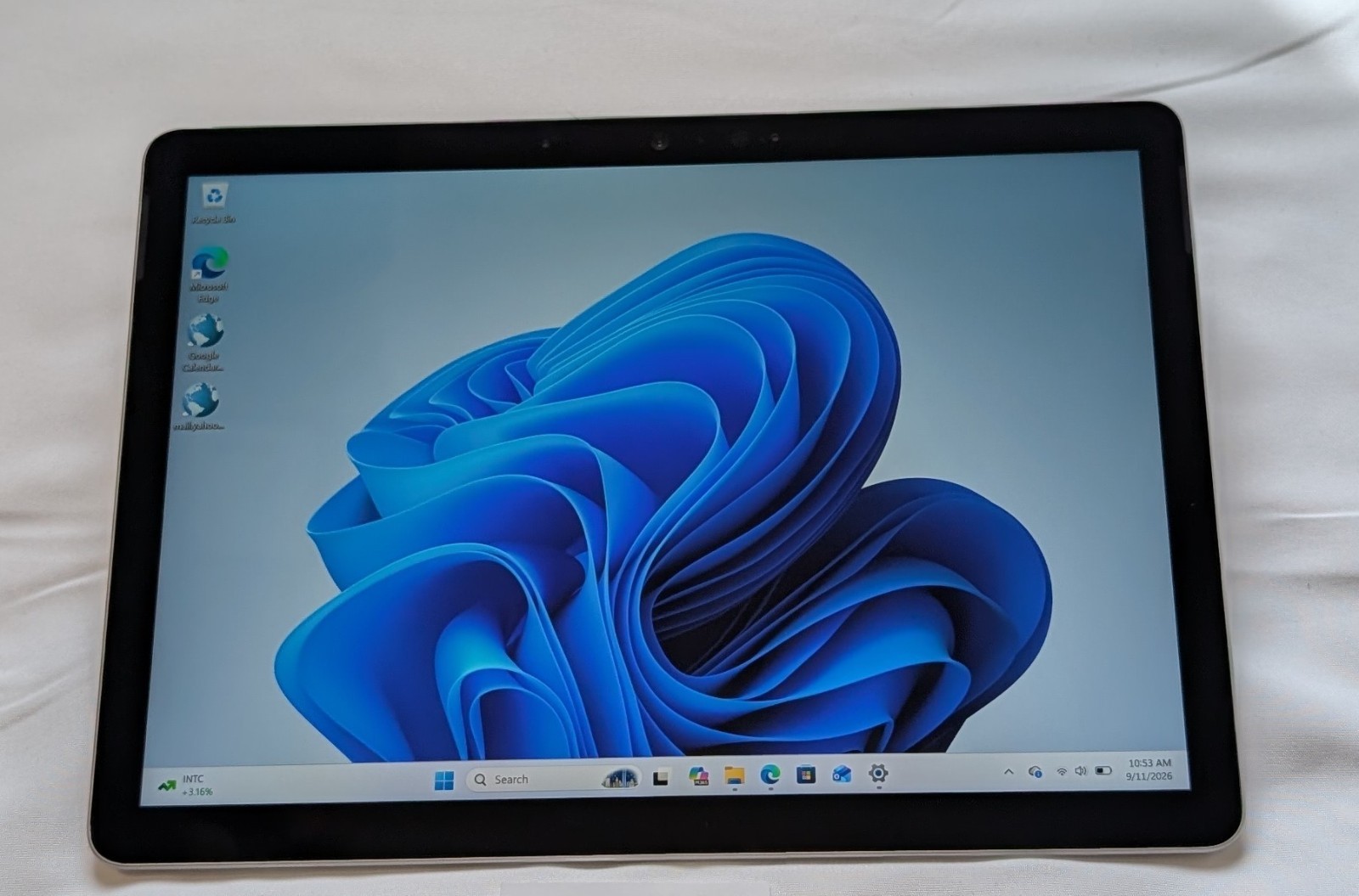 VERY NICE Microsoft Surface GO 3 Pentium i3 Windows 11 4G LTE Tablet LOW USE