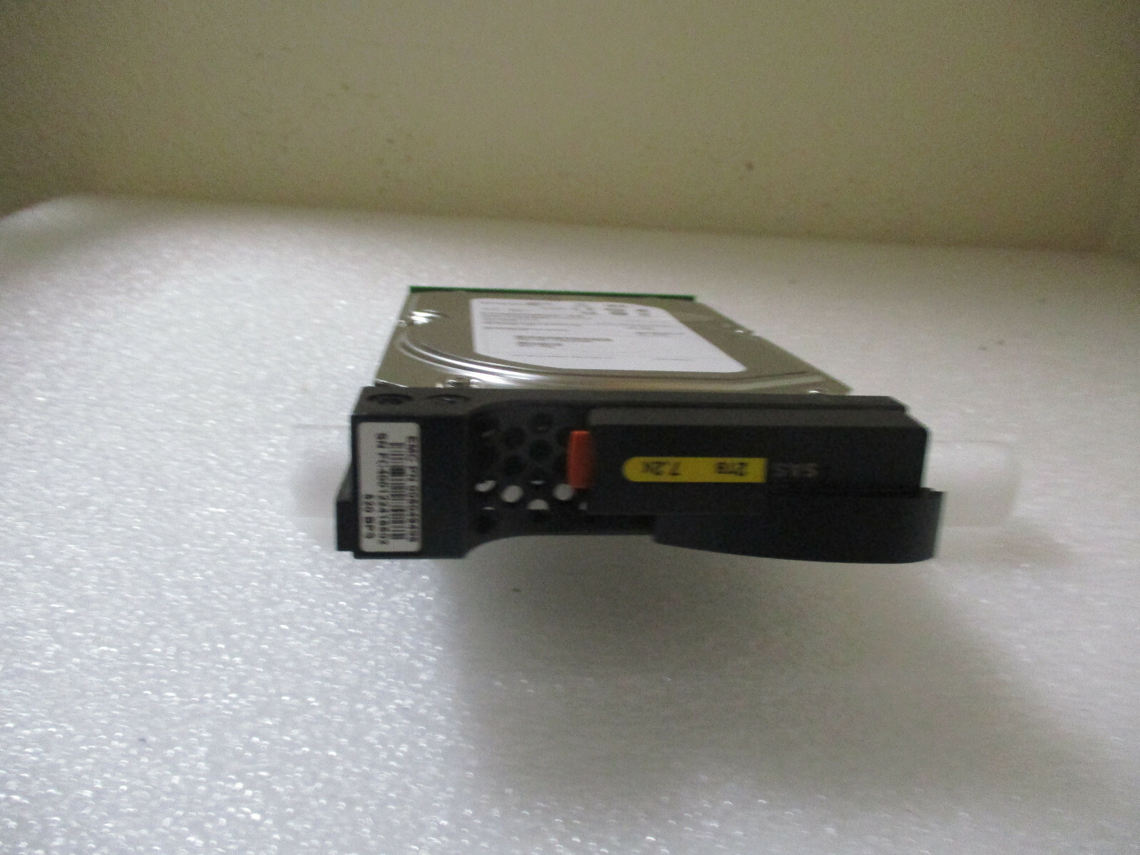 EMC  005049498  2TB 7.2K 6Gbps 3.5" SAS HDD V2-PS07-020 for  VNXe3100 VNXe3150 