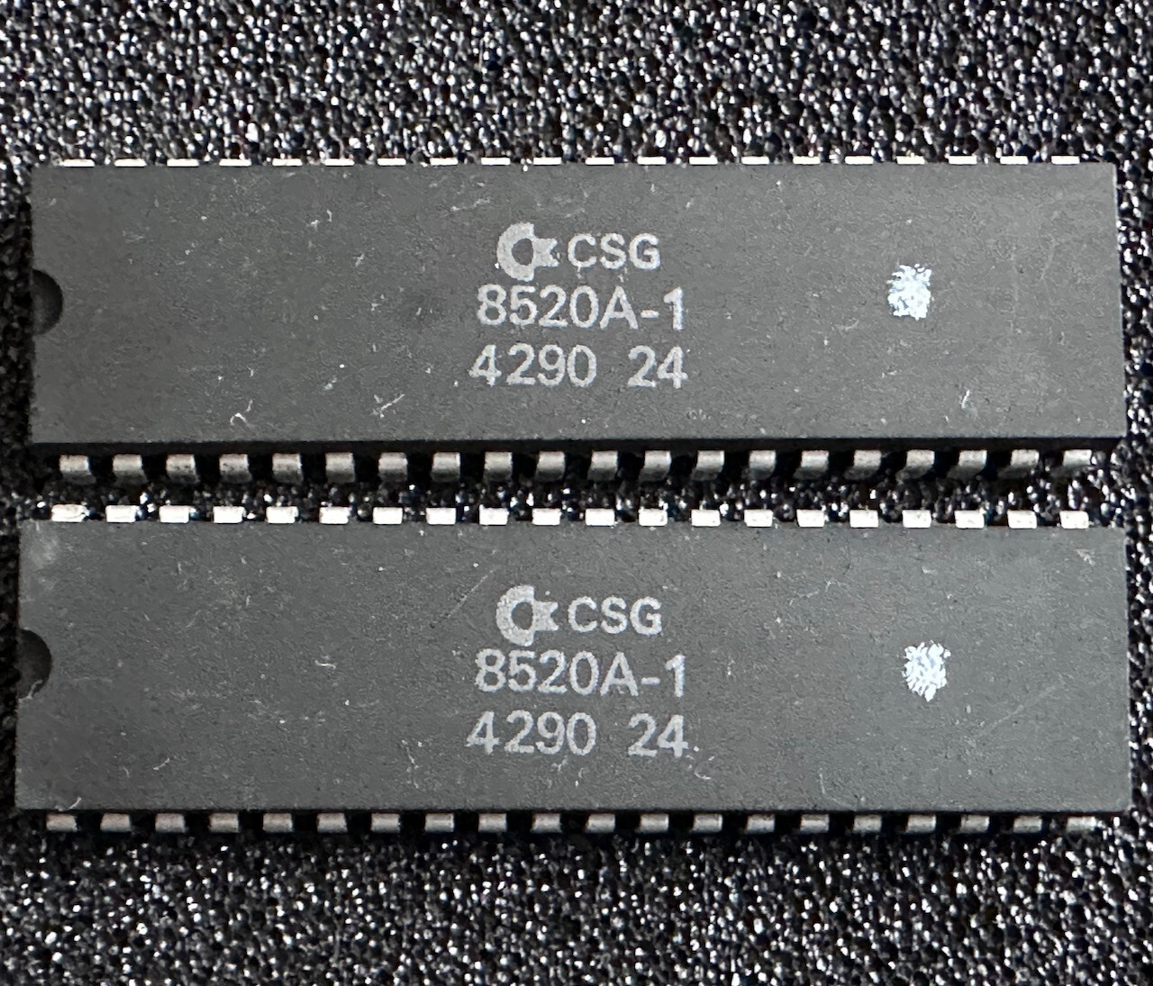8520A-1 MOS/CSG ODD EVEN (x2) from an AMIGA 500+ rev.6A #42 90