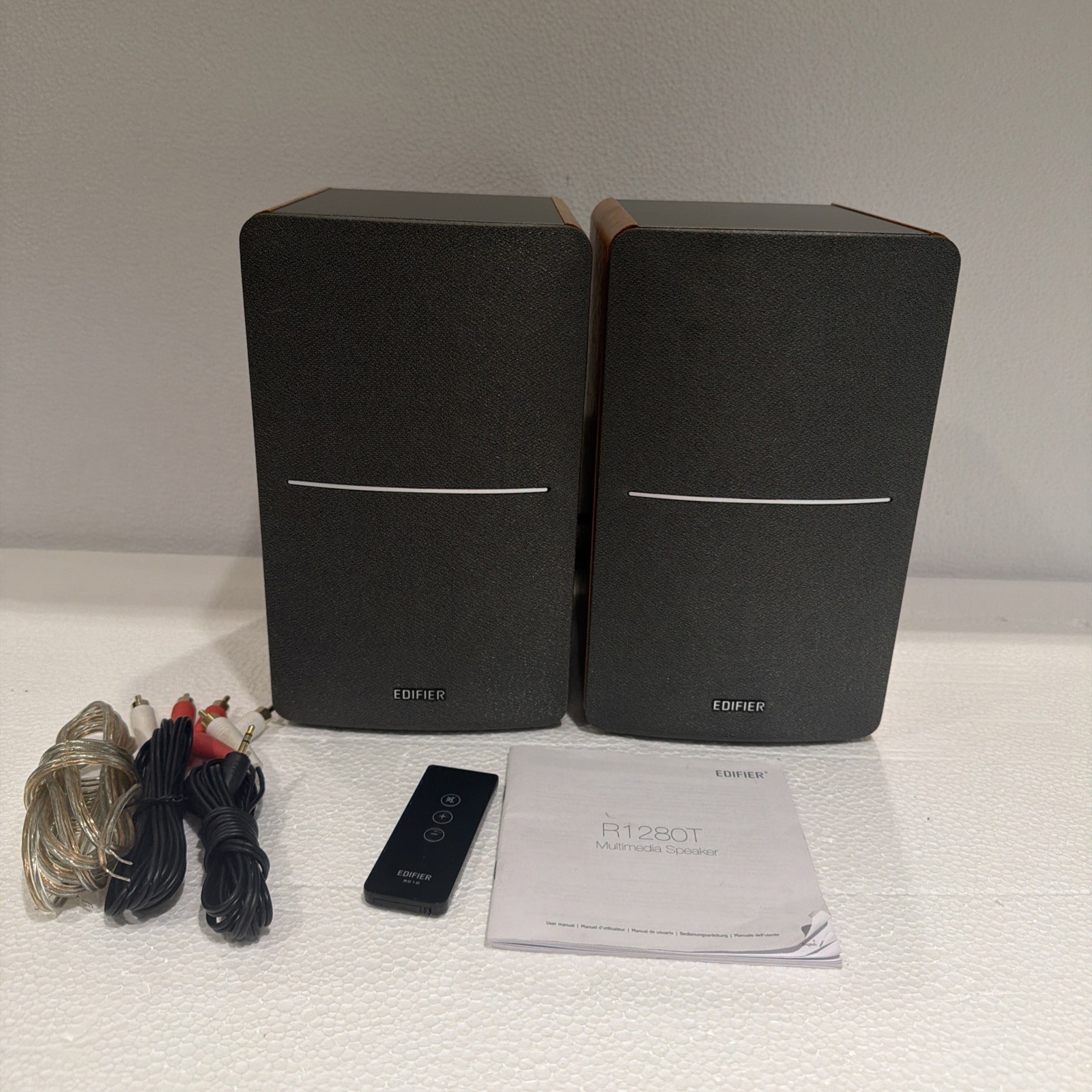 Edifier R1280T Studio Monitor Speaker Powered Bookshelf Speakers 42W RMS - Pair
