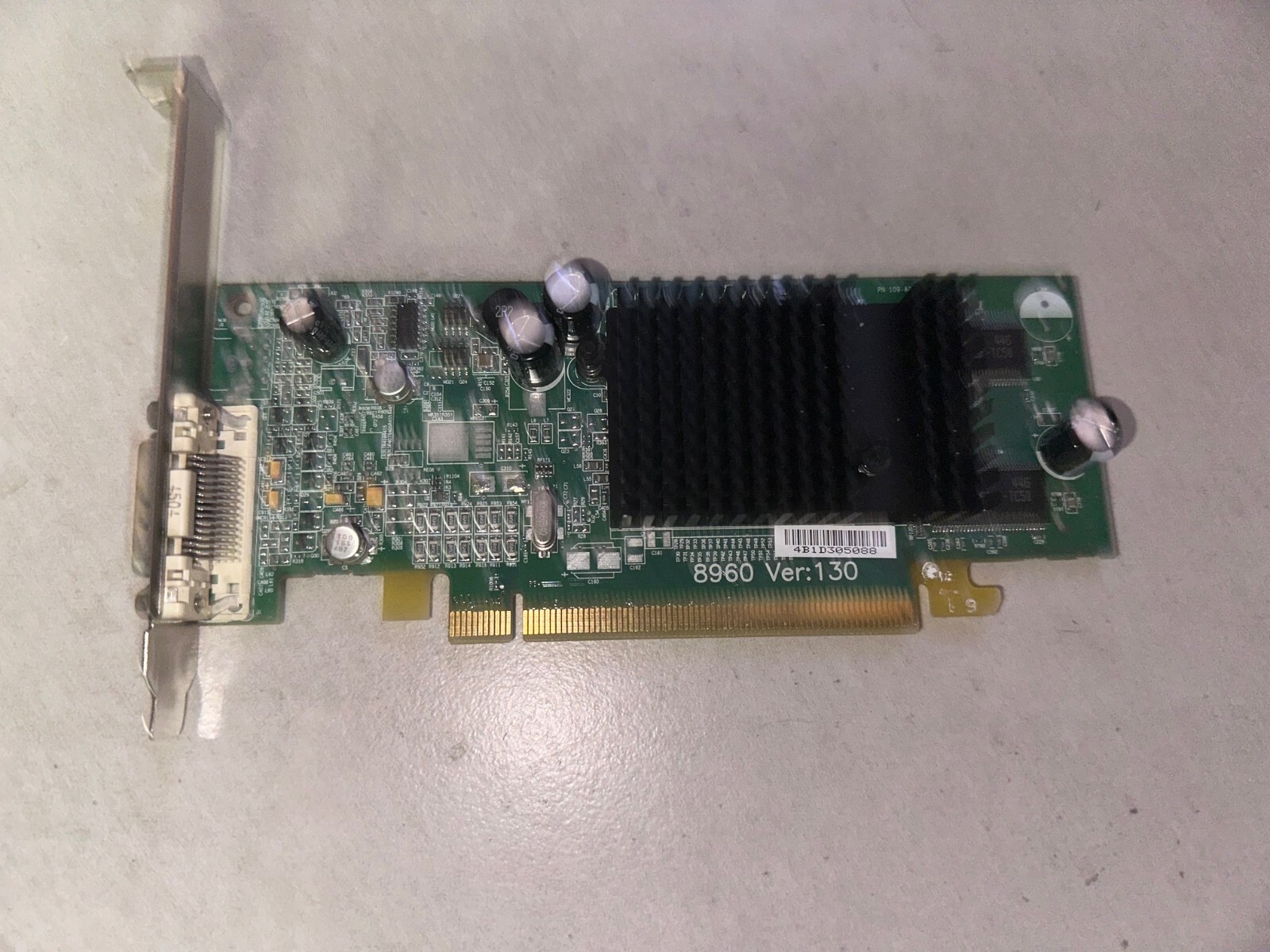 128MB PCI-E GRAPHICS CARD, CN-0H3823-69702, P/N 102A2590600, 8960 VER:130, 10...