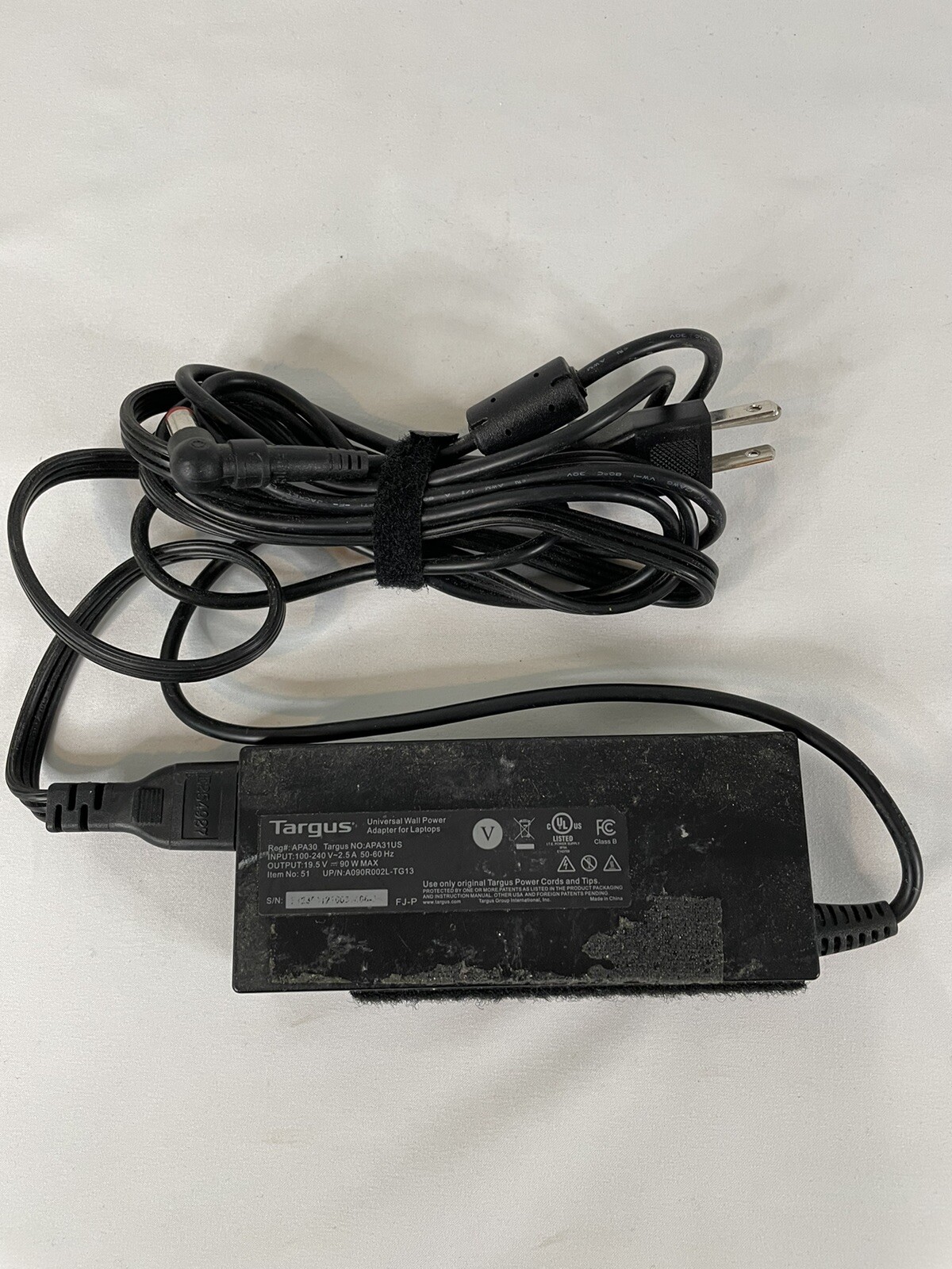 Targus APA31US 90W Universal Laptop Charger Works Good