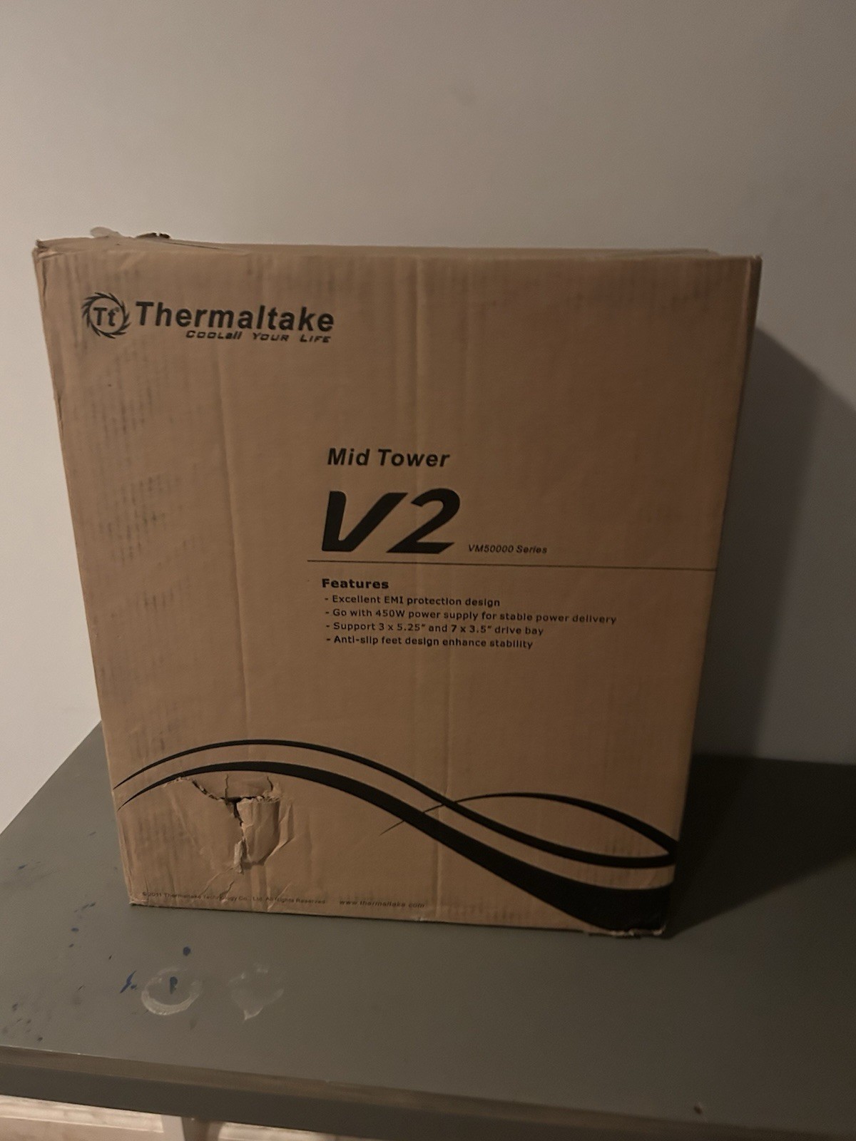 Thermaltake V2 VM50000 Series Mid Tower Case New Open Box