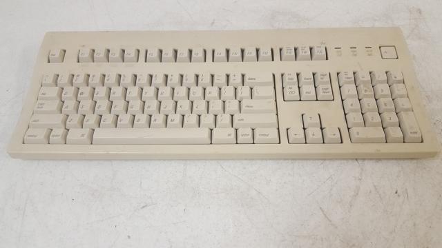 Vintage Macally MK-105 ADB Clicky Keyboard