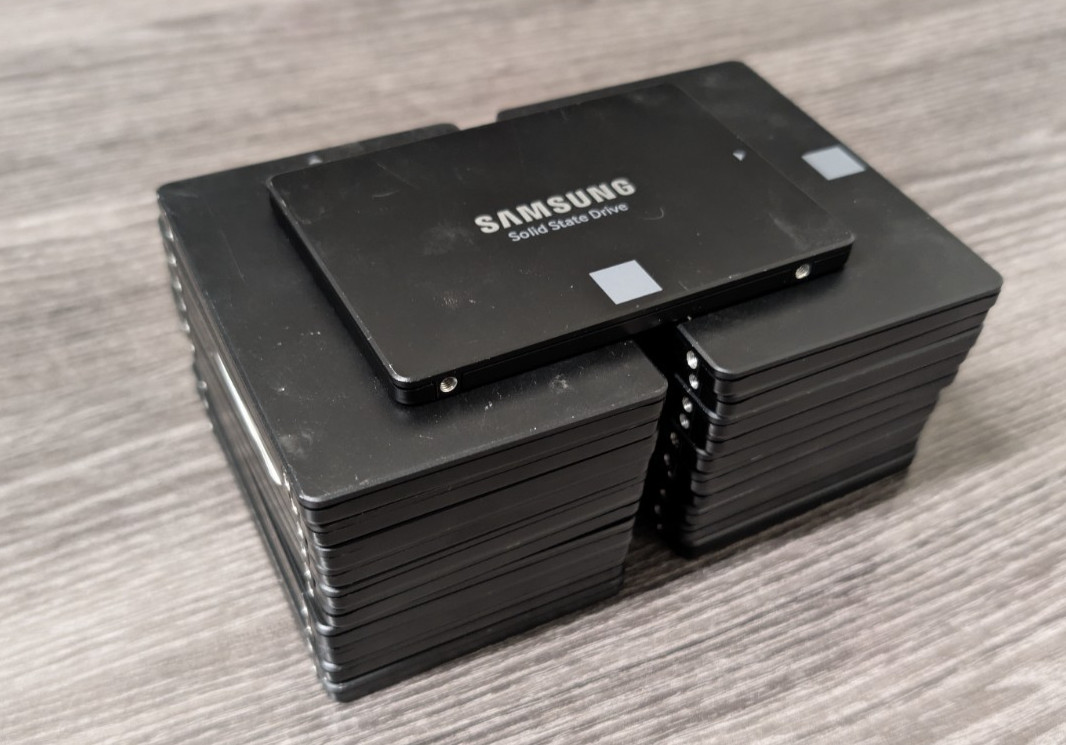 LOT of 21 Samsung V-NAND 860 EVO MZ-76E250 250GB SSD 2.5" SATA III SSD