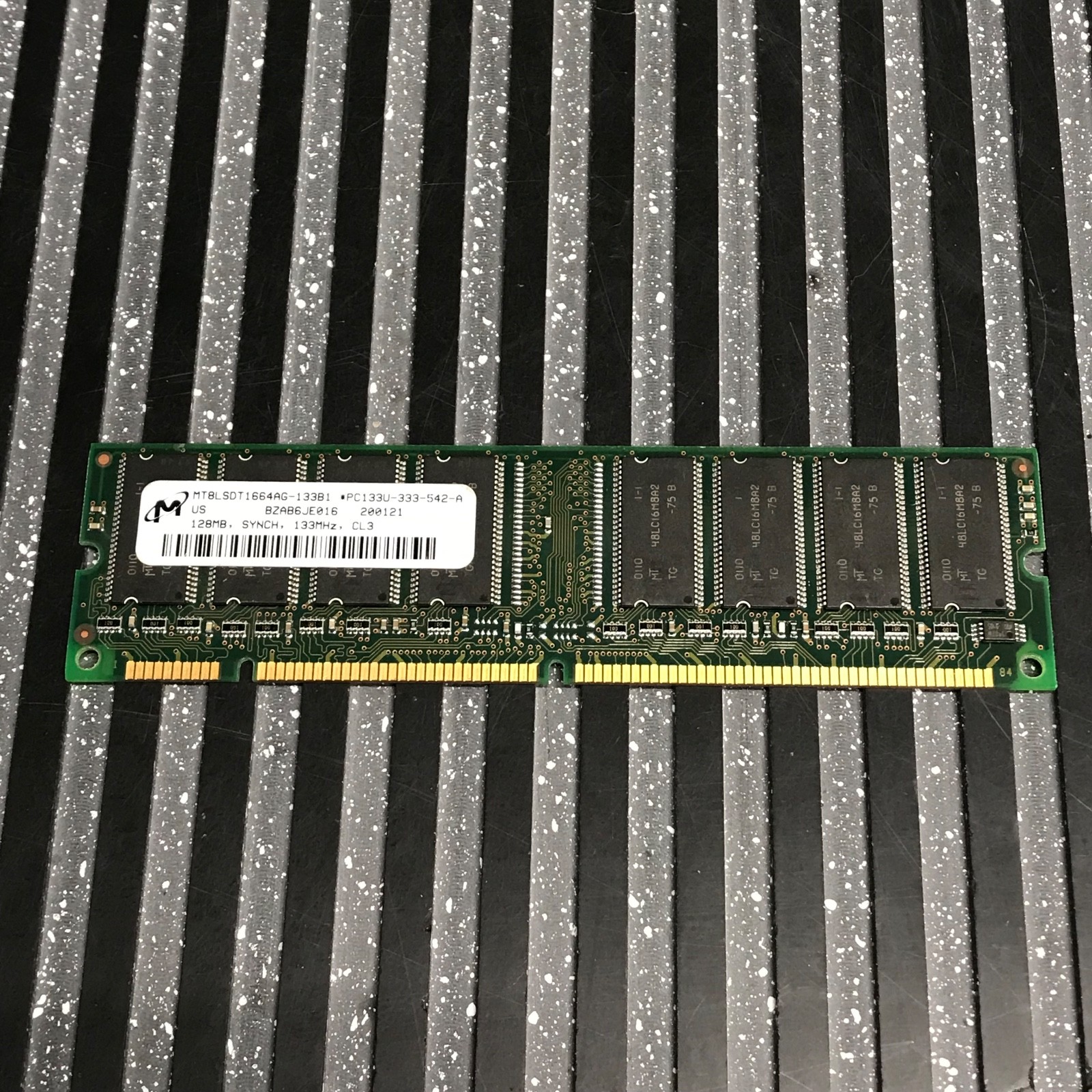 Micron MT8LSDT1664AG-133B1 Ram Memory 128MB Synch 133MHz CL3 PC133U-333-542-A