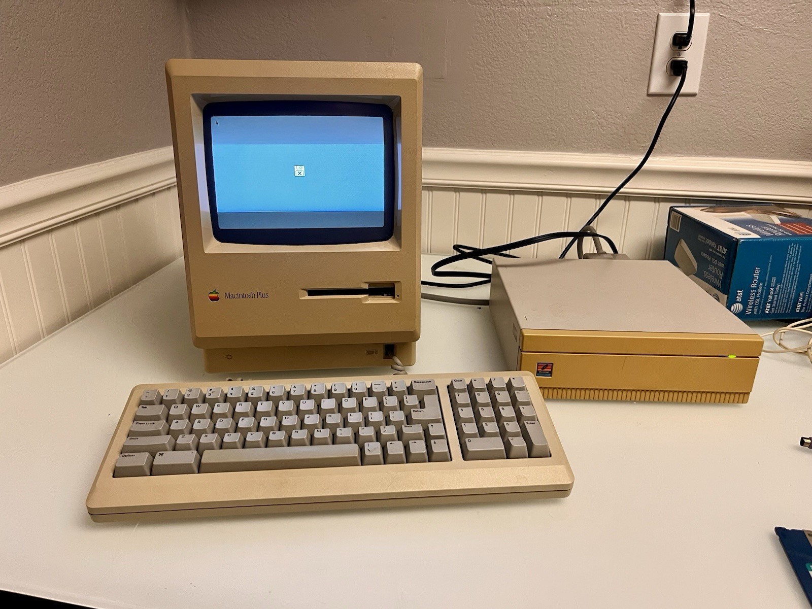 Vintage Apple Macintosh Plus Desktop Computer - M0001A & MicroNet Technology MS