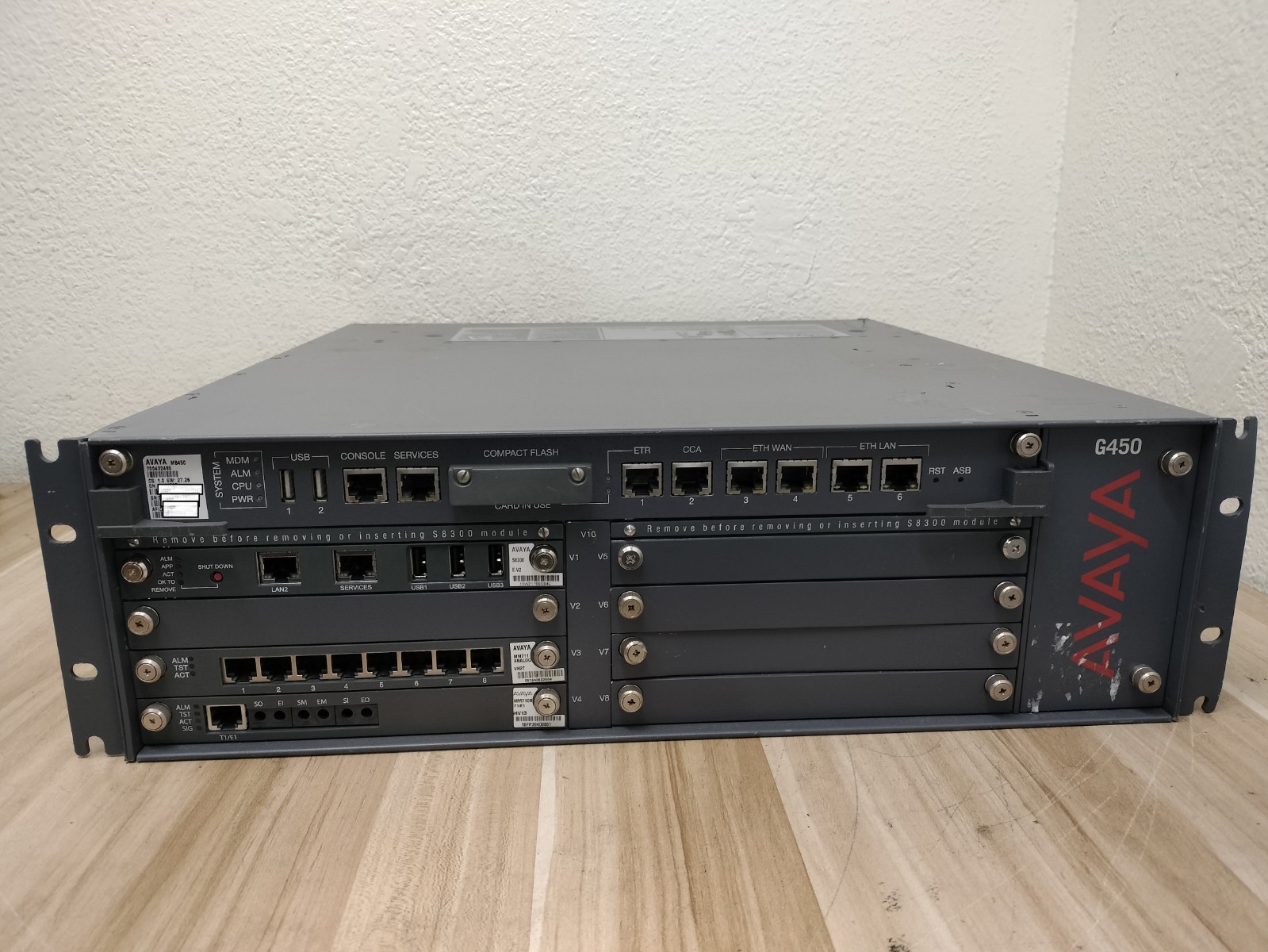 AVAYA G450 MB450 700432495 Media Gateway 1x MM710B, 1x S8300, 1x MM711, 1x PSU