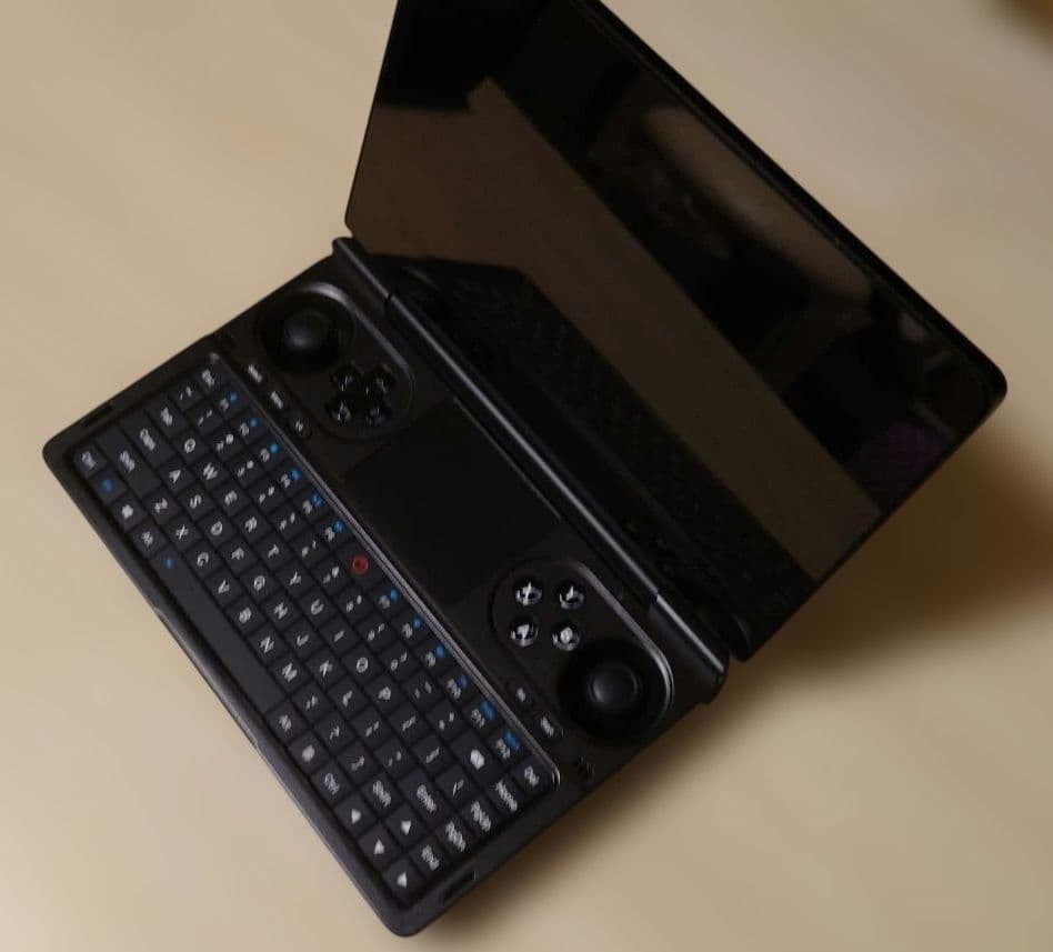 GPD WIN Mini 2024 Ryzen 7 8840U 32GB RAM 2TB SSD Handheld Gaming PC