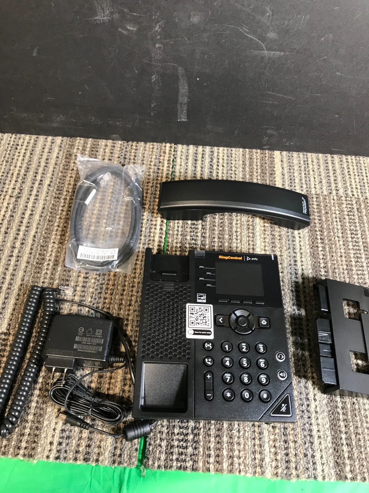 HP Poly VVX 250 12-Line Gigabit HD IP   LCD Phone 2314-48820-001 NEW