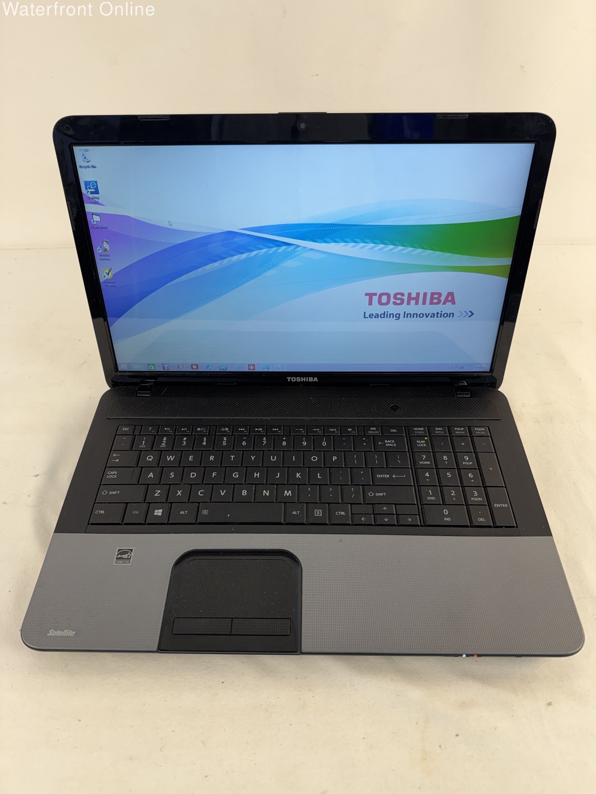 Toshiba Satellite C875-S7341 17.3" Laptop Intel i3 6GB RAM w/Charger Windows 8.1