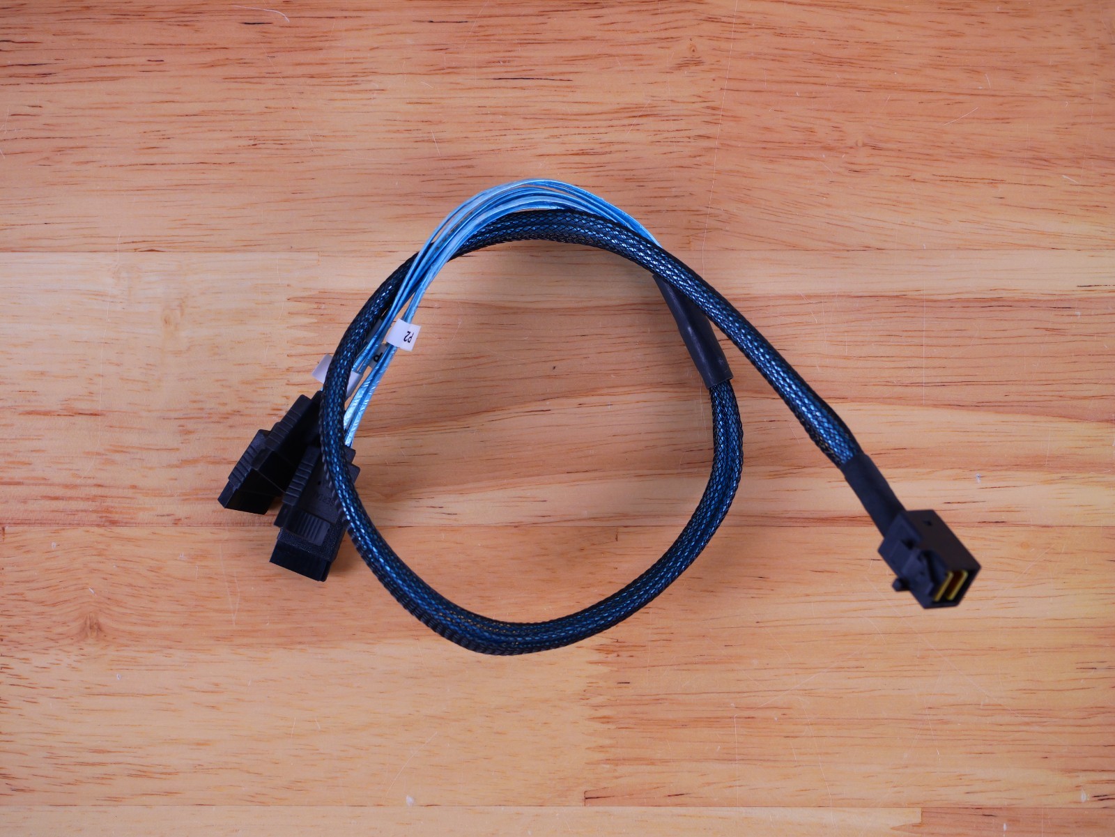SAS cable SFF-8643 to 4x SATA latching forward breakout 50cm [CBL-E0028L-01]