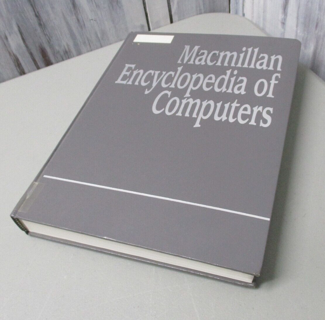 Macmillan Encyclopedia of Computers Volume 2 1992-Hacker 80s 90s History Retro