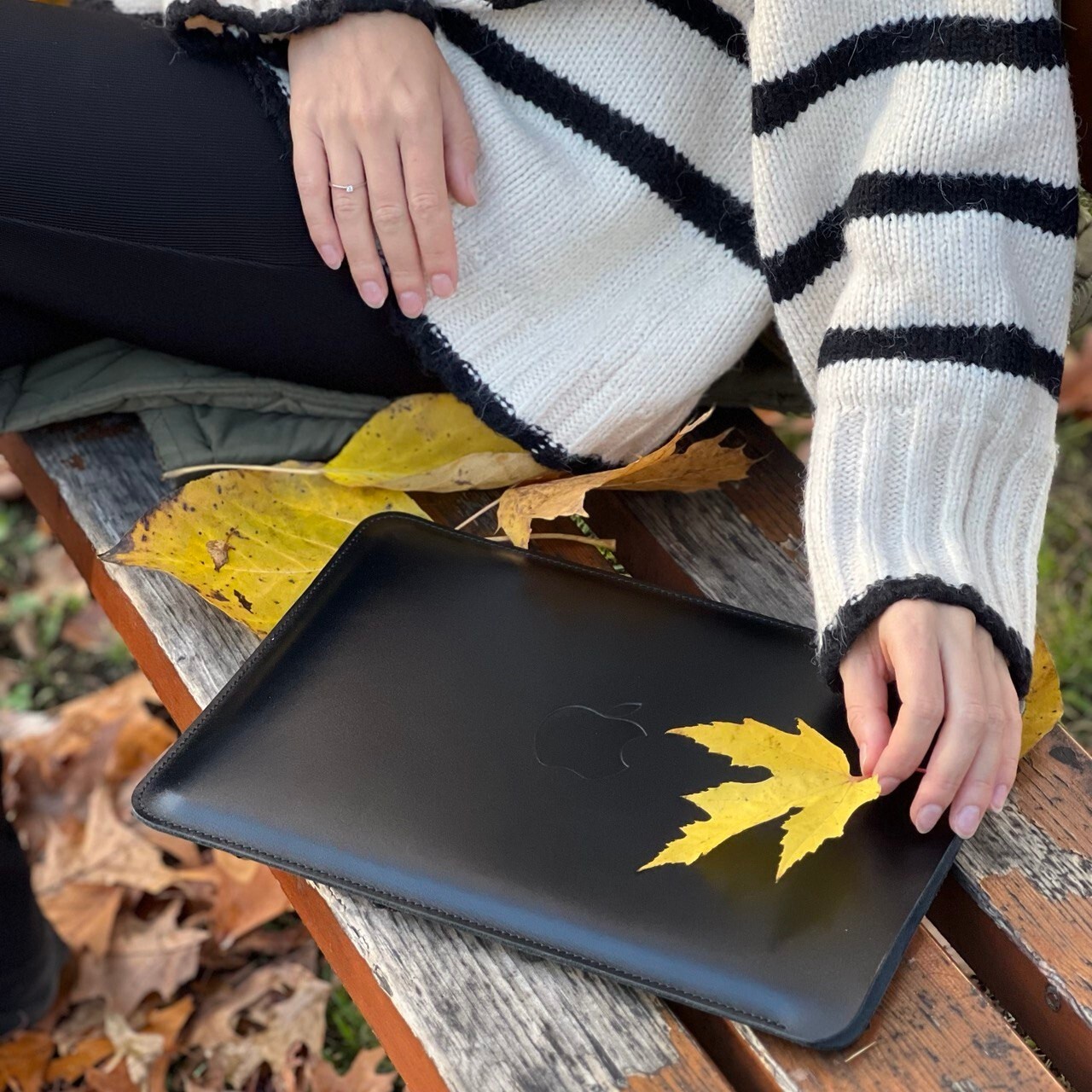 Leather case for 13 Macbook Air 13.6 inch / 13 Macbook Pro 2018-2026 Vertical