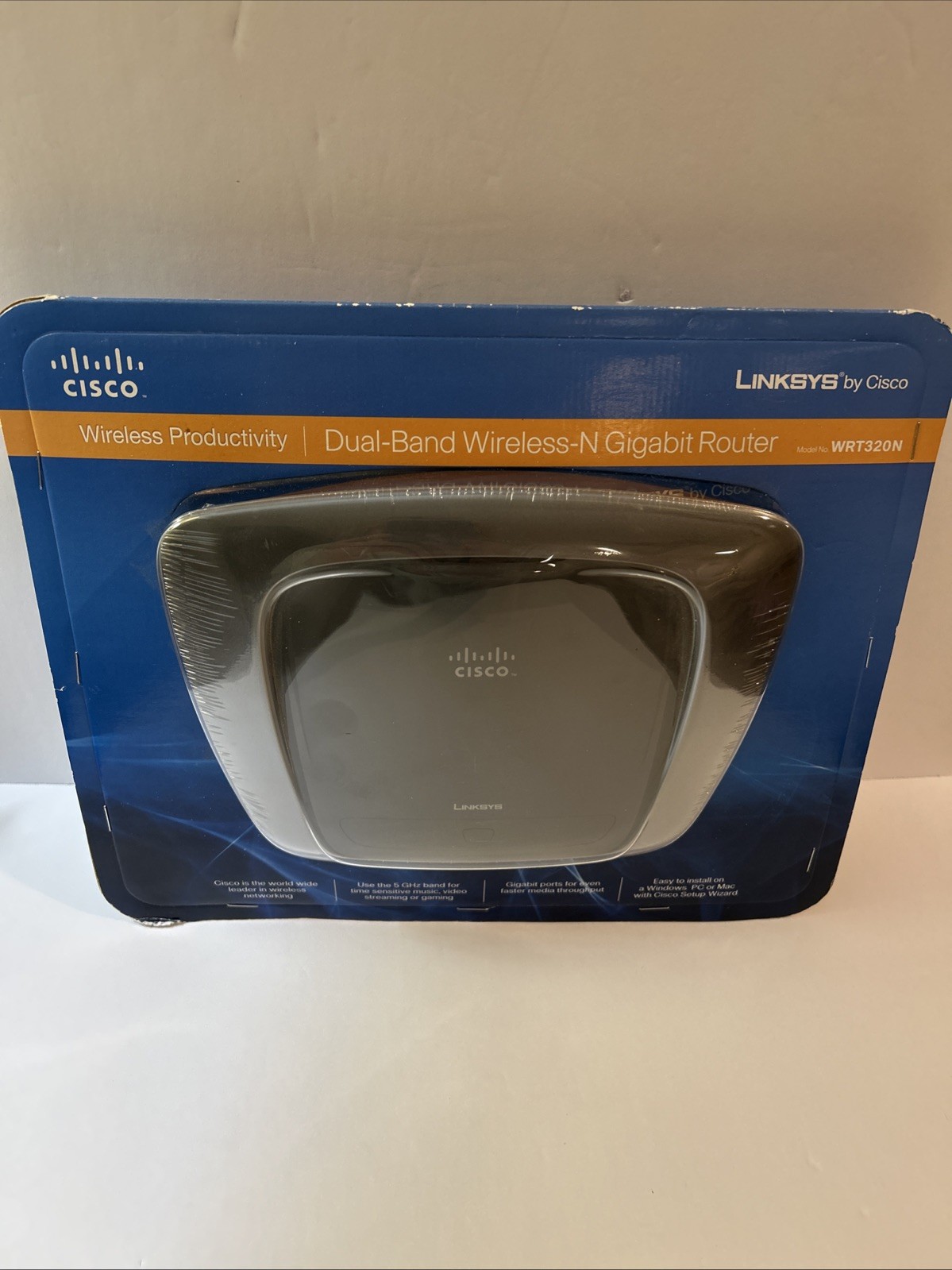 Cisco Linksys WRT320N Dual-Band Wireless-N Gigabit Router