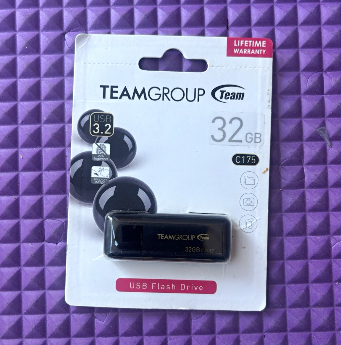 TEAMGROUP C175 32GB USB 3.2 Gen 1 USB Flash Drive Black Lifetime Warranty