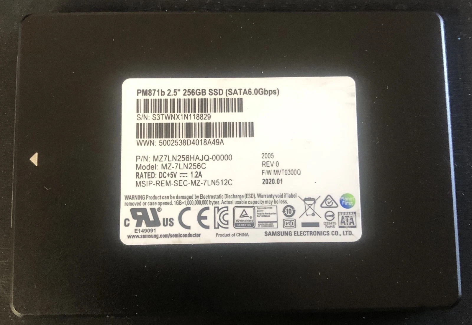 SAMSUNG PM871b MZ-7LN256C 256 GB SSD SATA 2.5 " HARD DRIVE