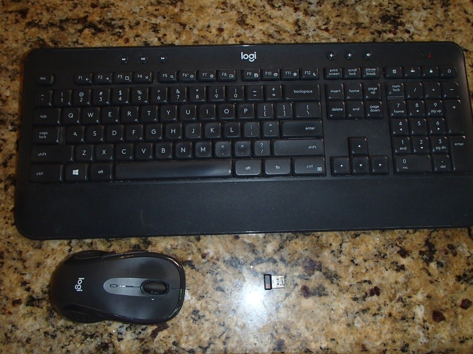 Logitech MK540 (920-008671) Wireless Keyboard K545 and Mouse M510 Combo