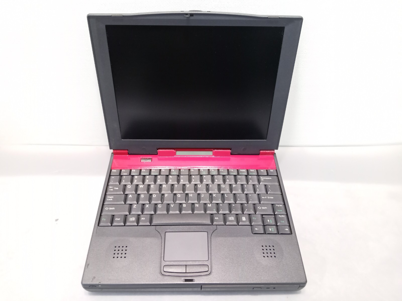 Vintage Gateway Solo 2500 Celeron 333 MHz 32MB Laptop 4GB Bad backlight AS-IS