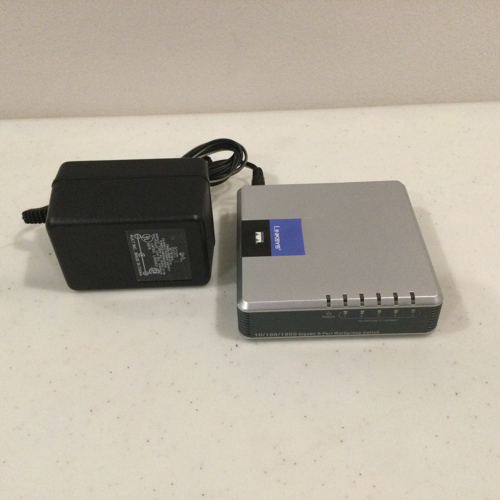 Cisco Linksys Gigabit 5-Port Workgroup Switch EG005W ver. 3 (V3) With Power