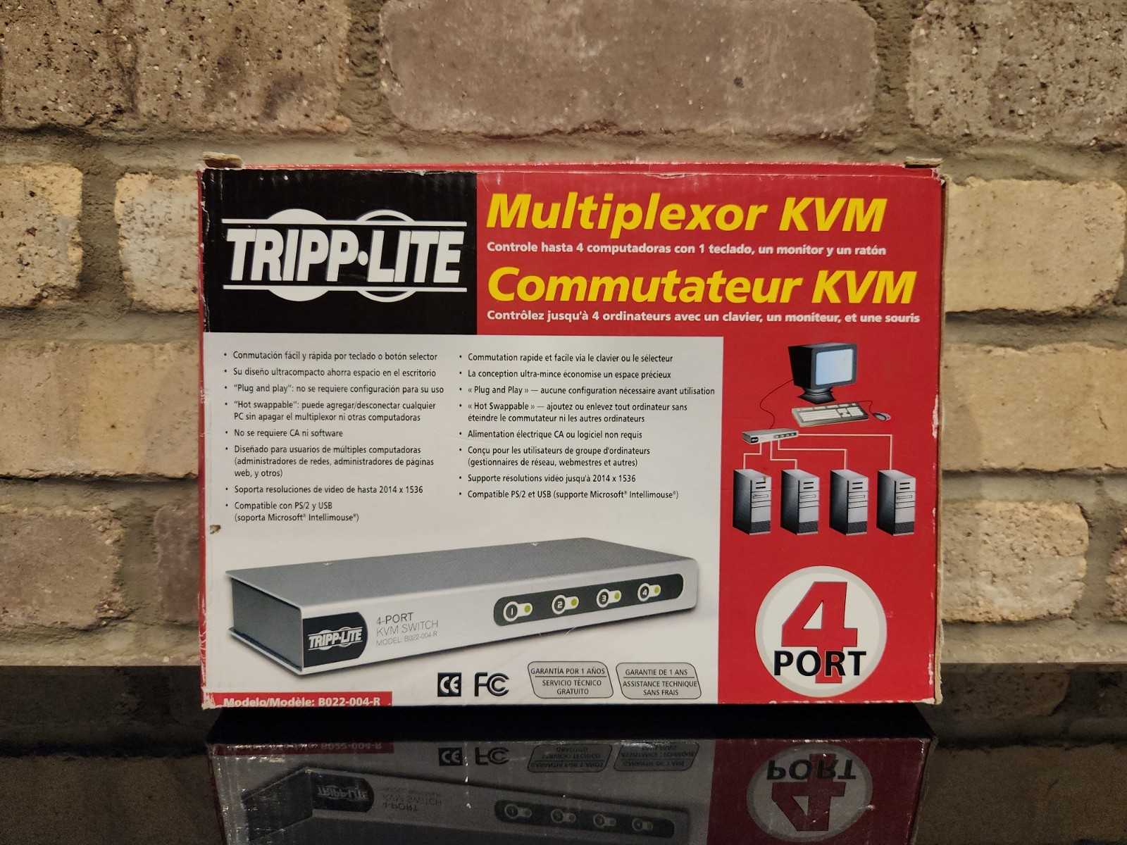 Tripp Lite  (B022004R) 4-Port External KVM Switch PS/2