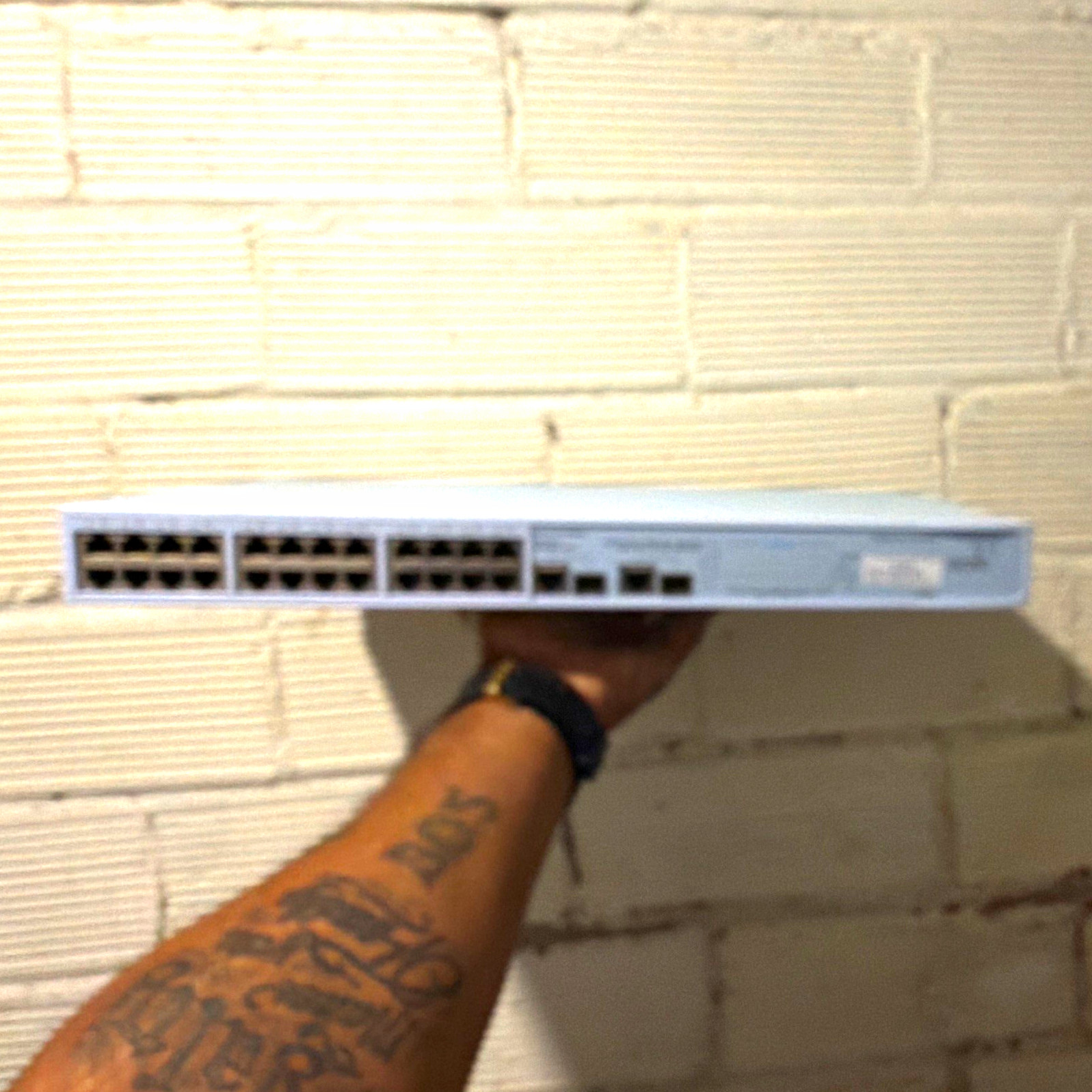 3Com SuperStack 3 3C17204 24-Port 10/100 Fast Ethernet Unmanaged 1U Switch