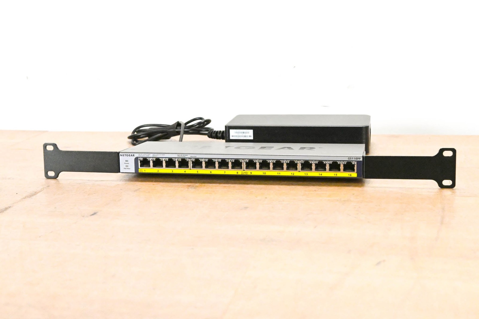 NETGEAR GS116PP 16-Port Gigabit PoE+ Compliant Unmanaged Switch CG012N4