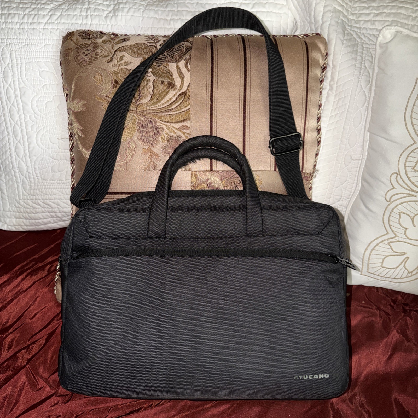 Used Tucano Smilza Super Slim Bag for 15" Laptops and MacBook Pro