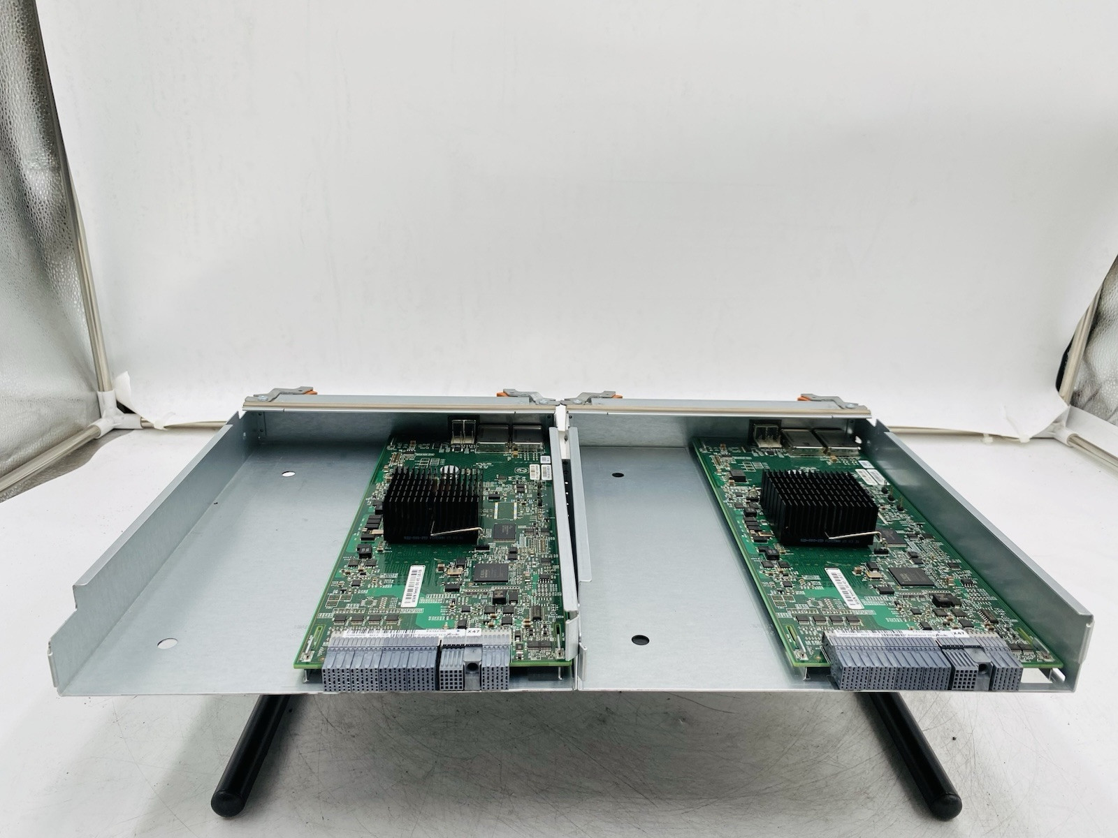 LOT OF 2 303-137-000D-01 EMC VNXe3200 SAS Controller Module