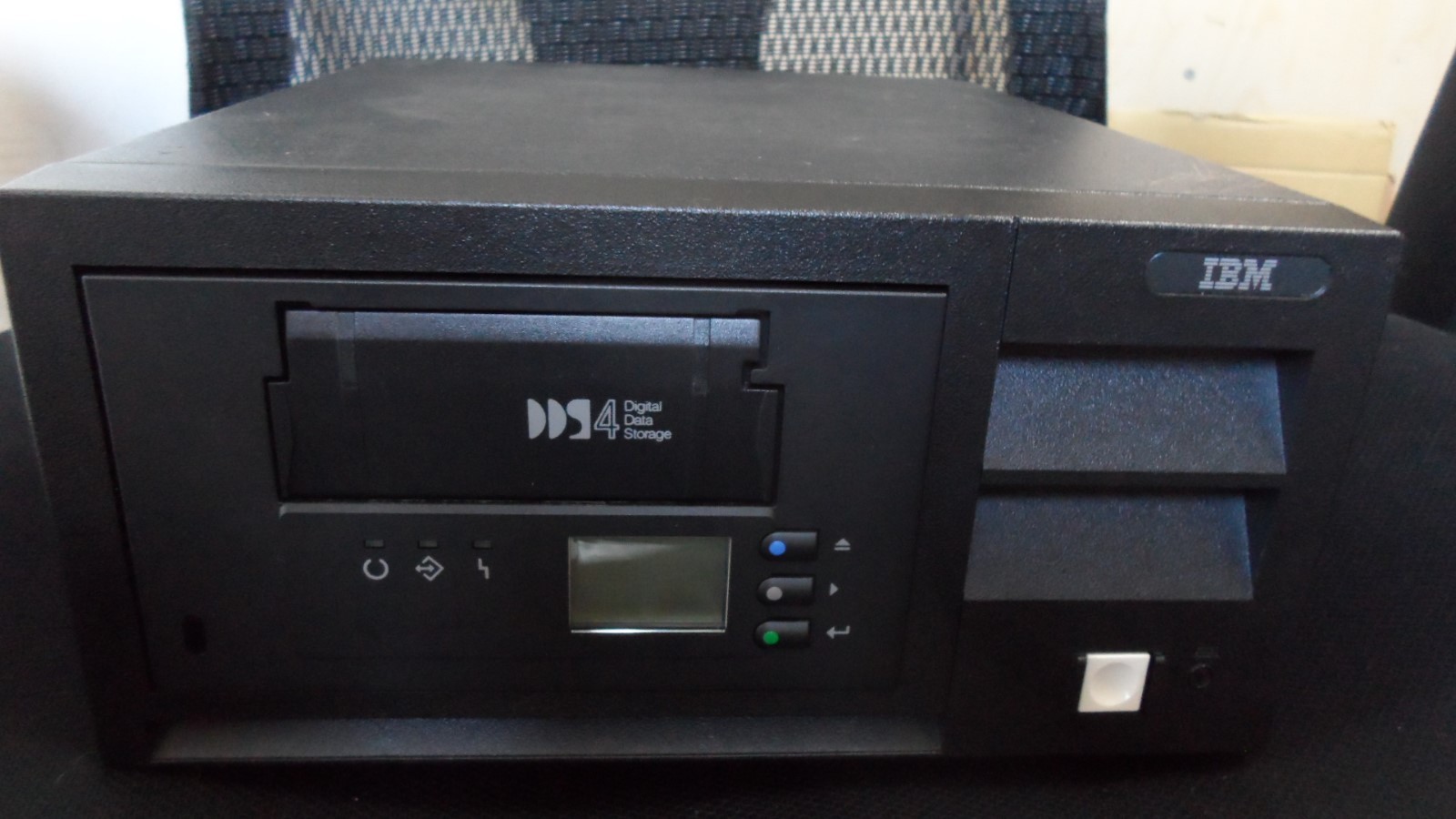 IBM 120/240Gb DDS4 DAT40 3503-B1X Tape Drive External AutoLoader 24P2442