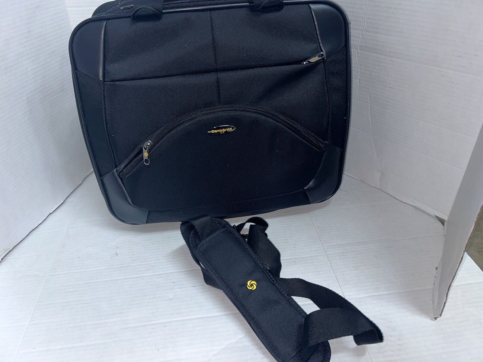 Samsonite Laptop Zipper Black Nylon Luggage with Business Bag Strap