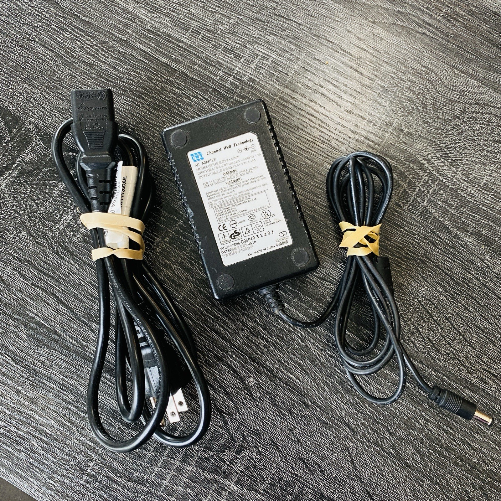 OEM Channel Well Technology PAA040F AC Power Supply Adapter 12V 3.33A 40W