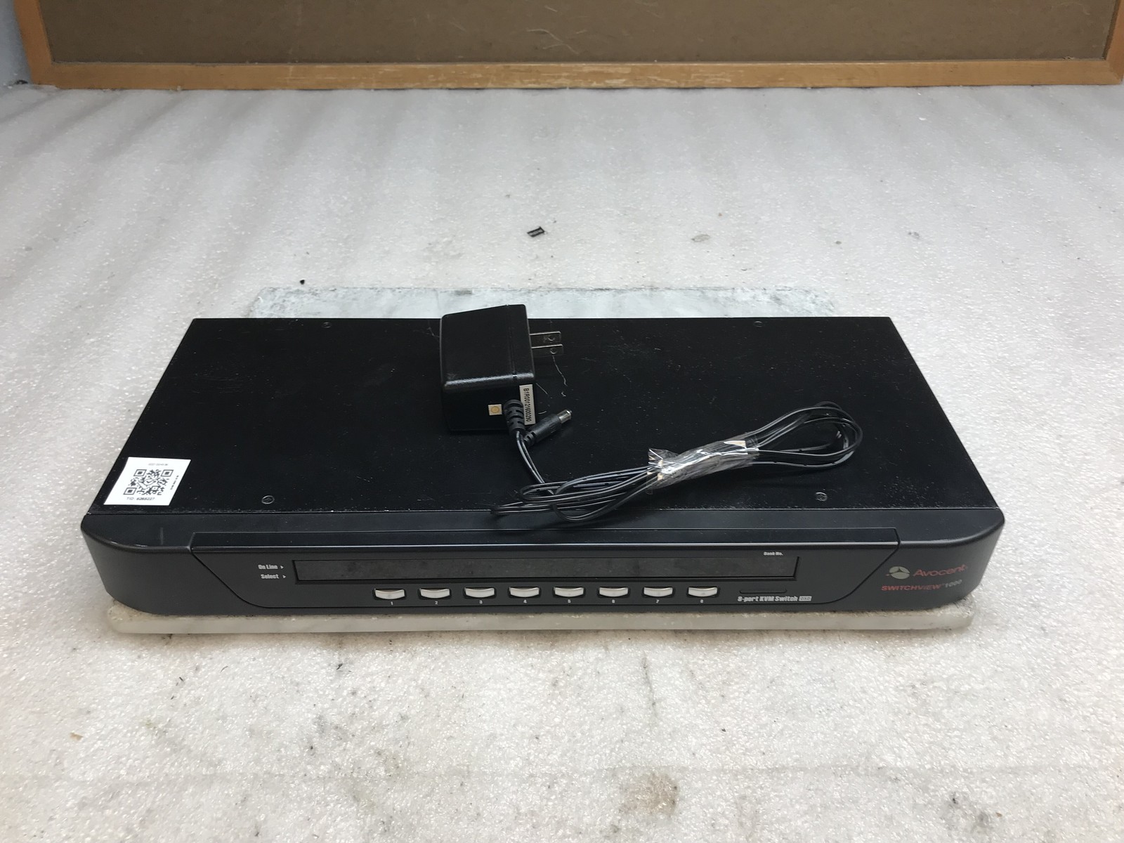 Avocent SwitchView 1000 8SV1000 8-Port KVM OSD Switch w/ Power Adapter