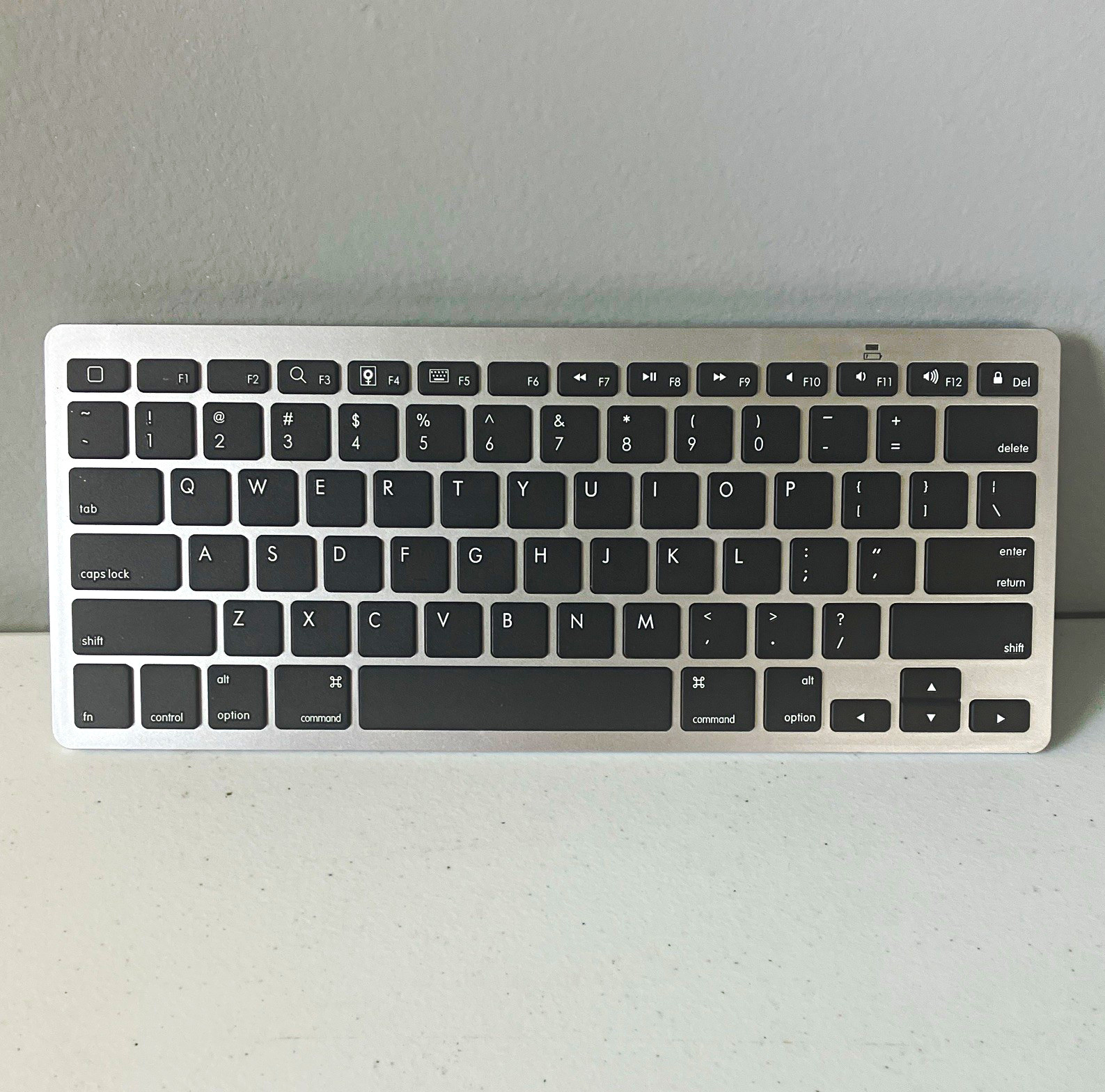 Wireless Bluetooth Slim Keyboard Silver English QWERTY Standard Layout
