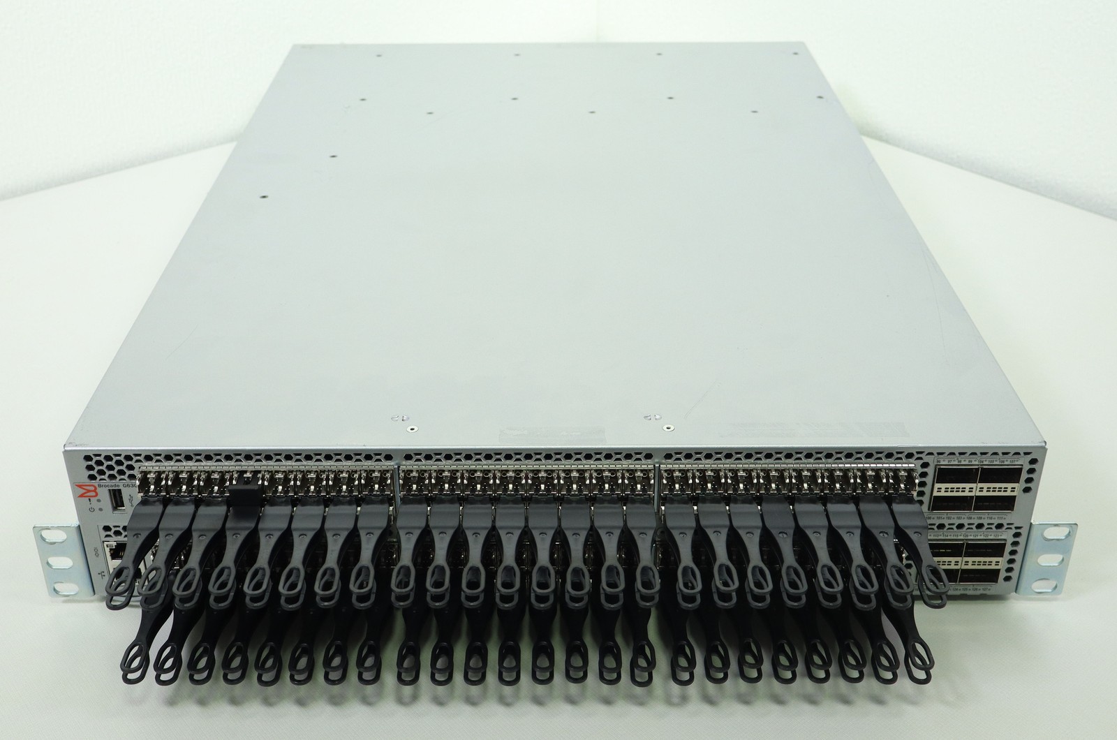 Brocade G630 BR-G630-96-32G-R w/ License Installed 96 Active Ports Transceivers