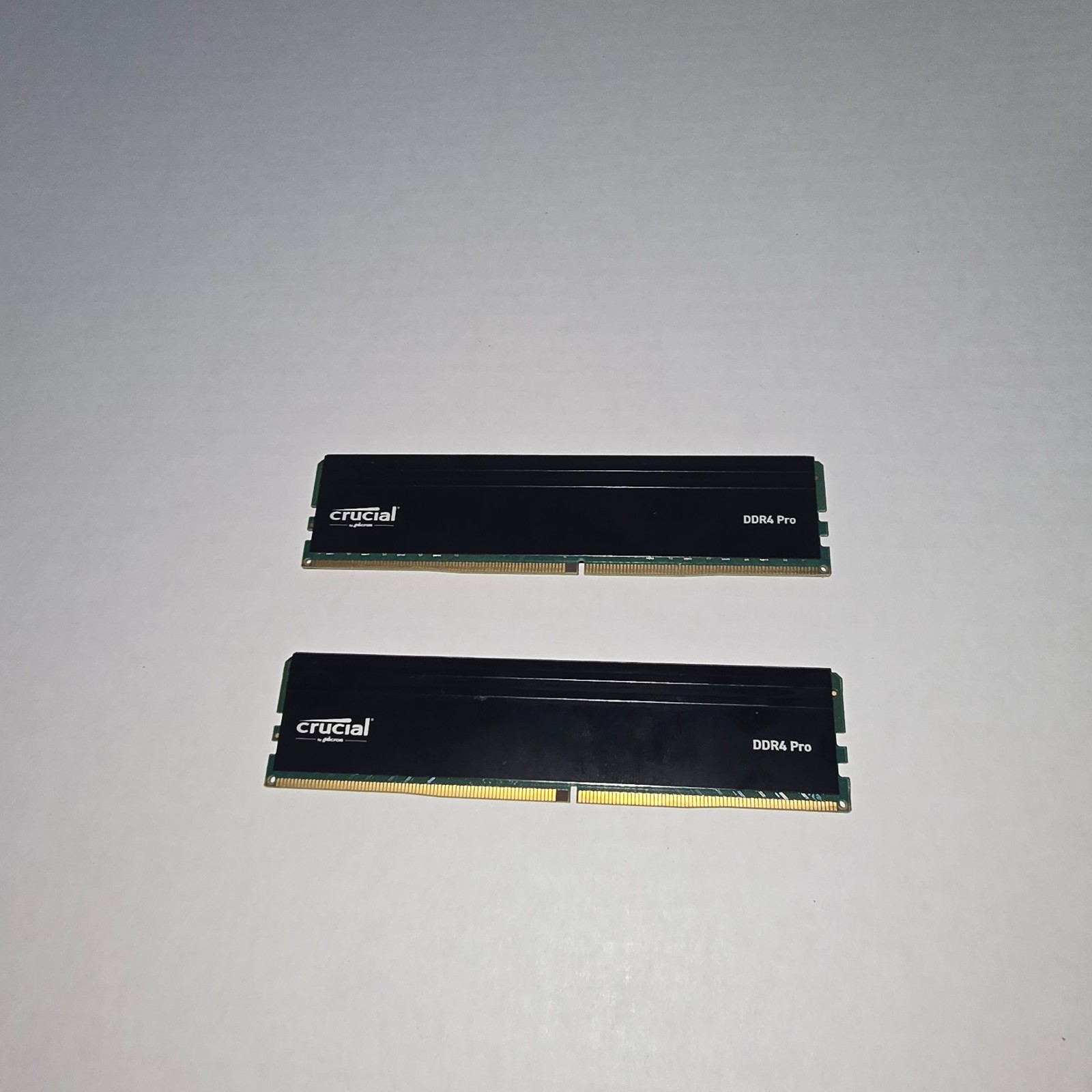 Micron Crucial DDR4 Pro 64GB (2x32GB) RAM DDR4 3200MHz (1 Ram stick GOOD, 1 BAD)