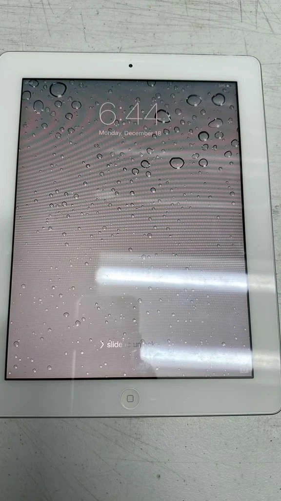 Apple iPad 2 Silver Turning on Tablet for Parts Only Not Bundled