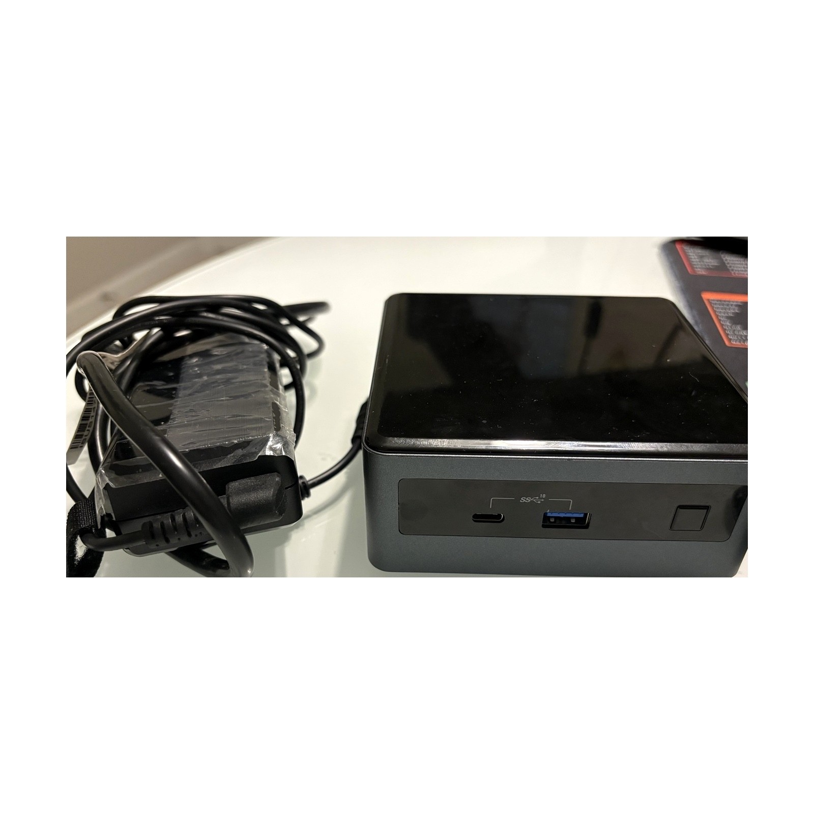 Intel NUC10i3FNH Mini PC – 8GB RAM – 1TB SSD – Fedora Linux