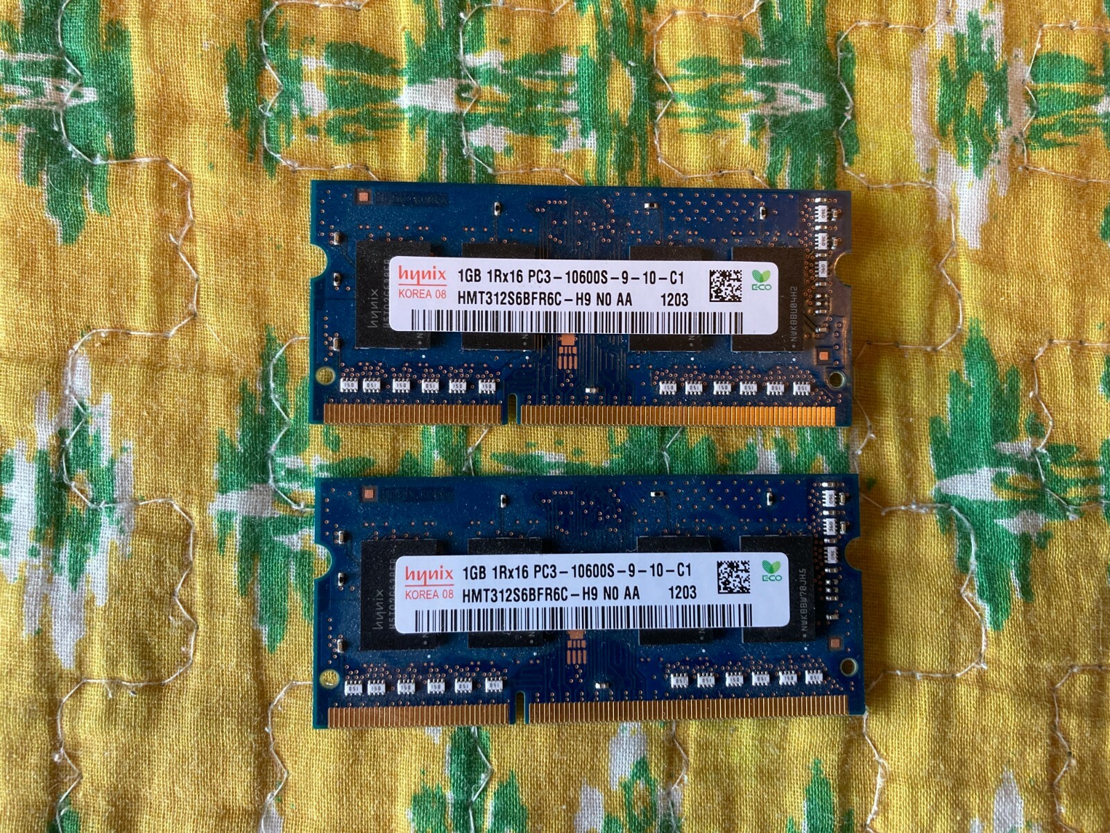 Hynix 2GB Kit (2 x 1GB) SODIMM DDR3 PC3-10600 1333MHz Memory HMT312S6BFR6C-H9