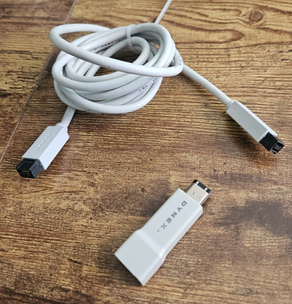 Dynex FireWire 800 (IEEE 1394b) 9-Pin Cable with FireWire 400 Adapter - White